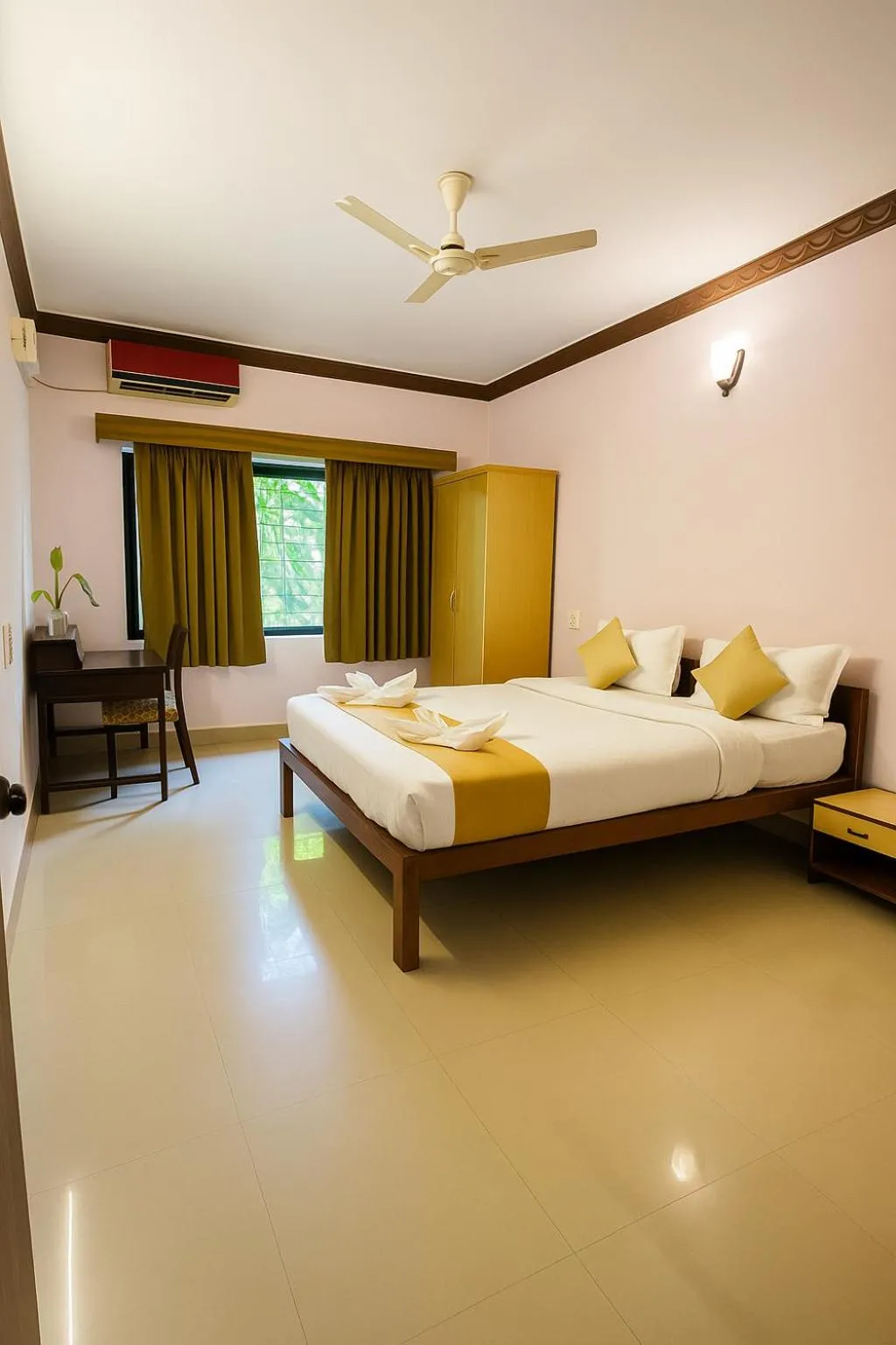 Bedroom, Bed in Ashvem Beach inn
