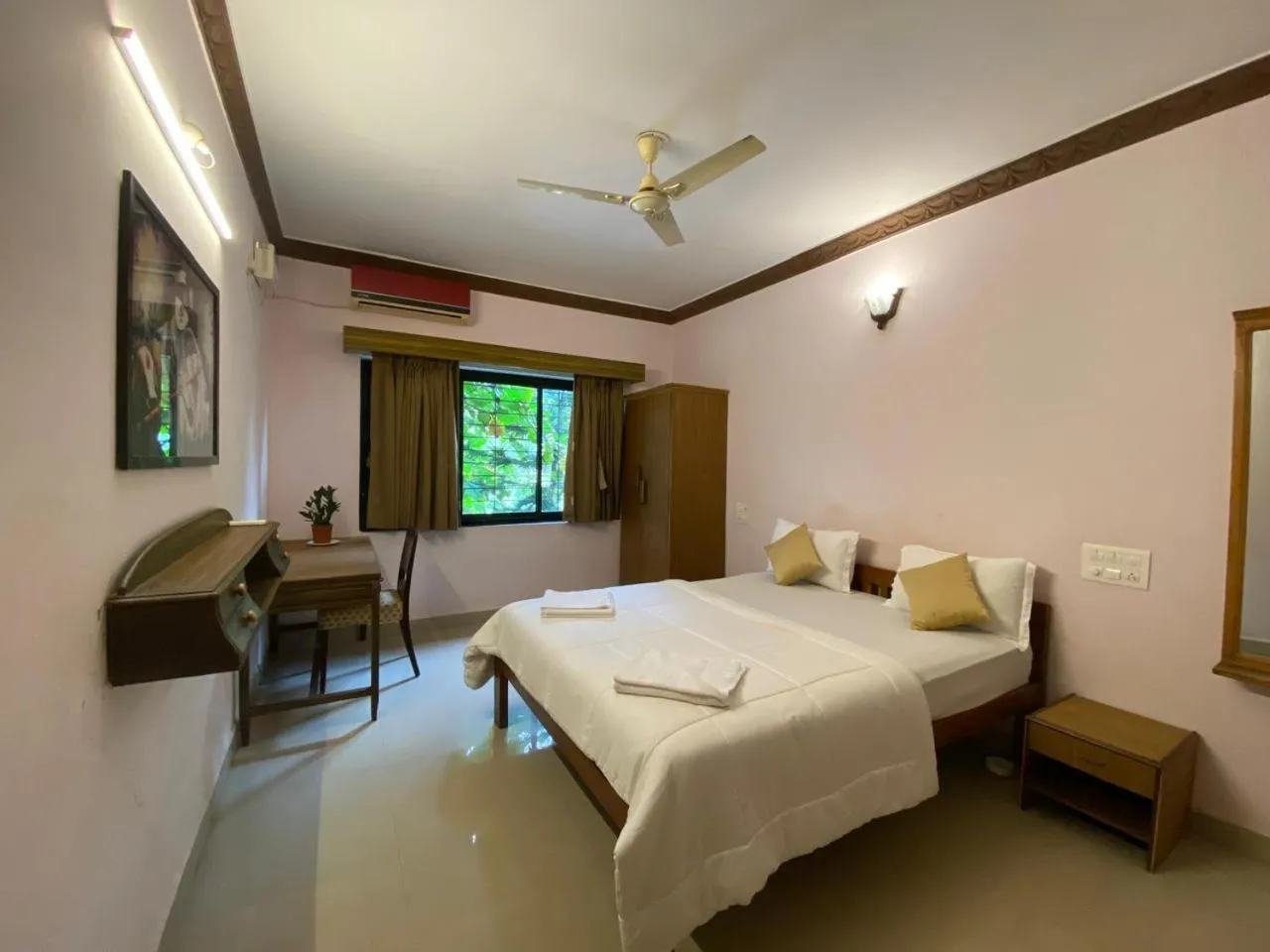 Bedroom, Bed in Ashvem Beach inn