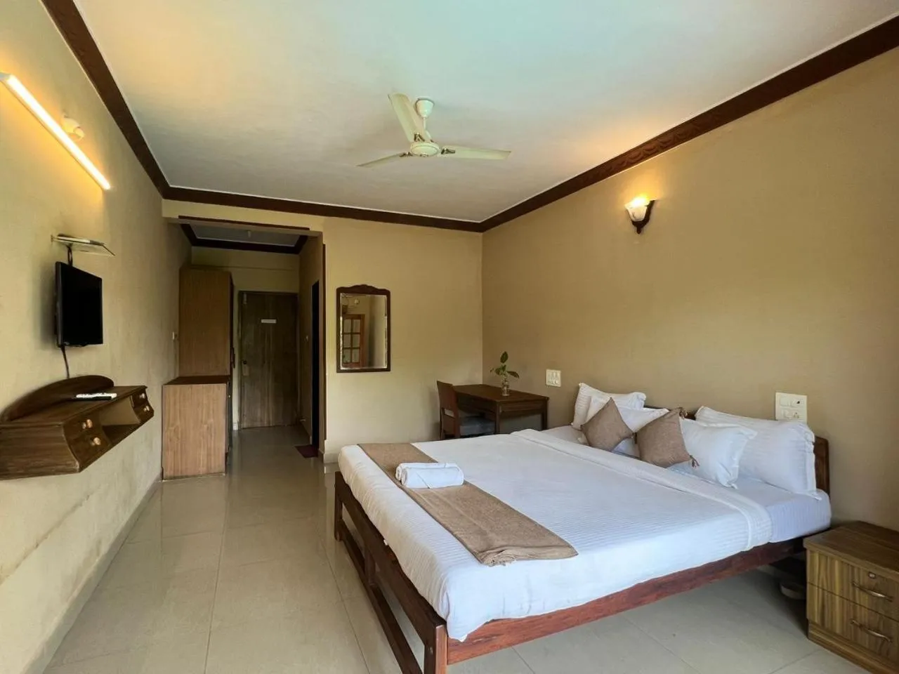 Bedroom, Bed in Ashvem Beach inn