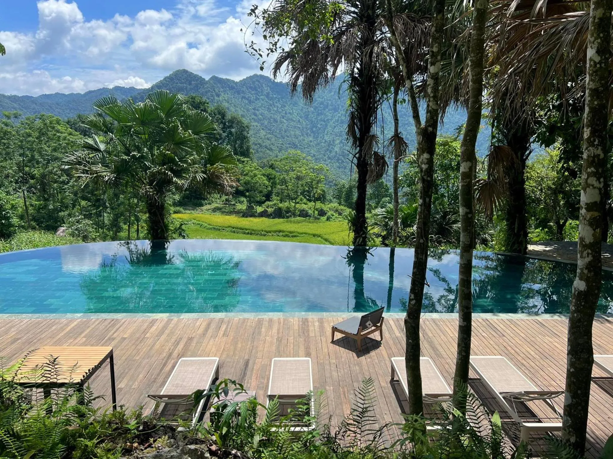 Swimming pool in Cọ Retreat Da Bac