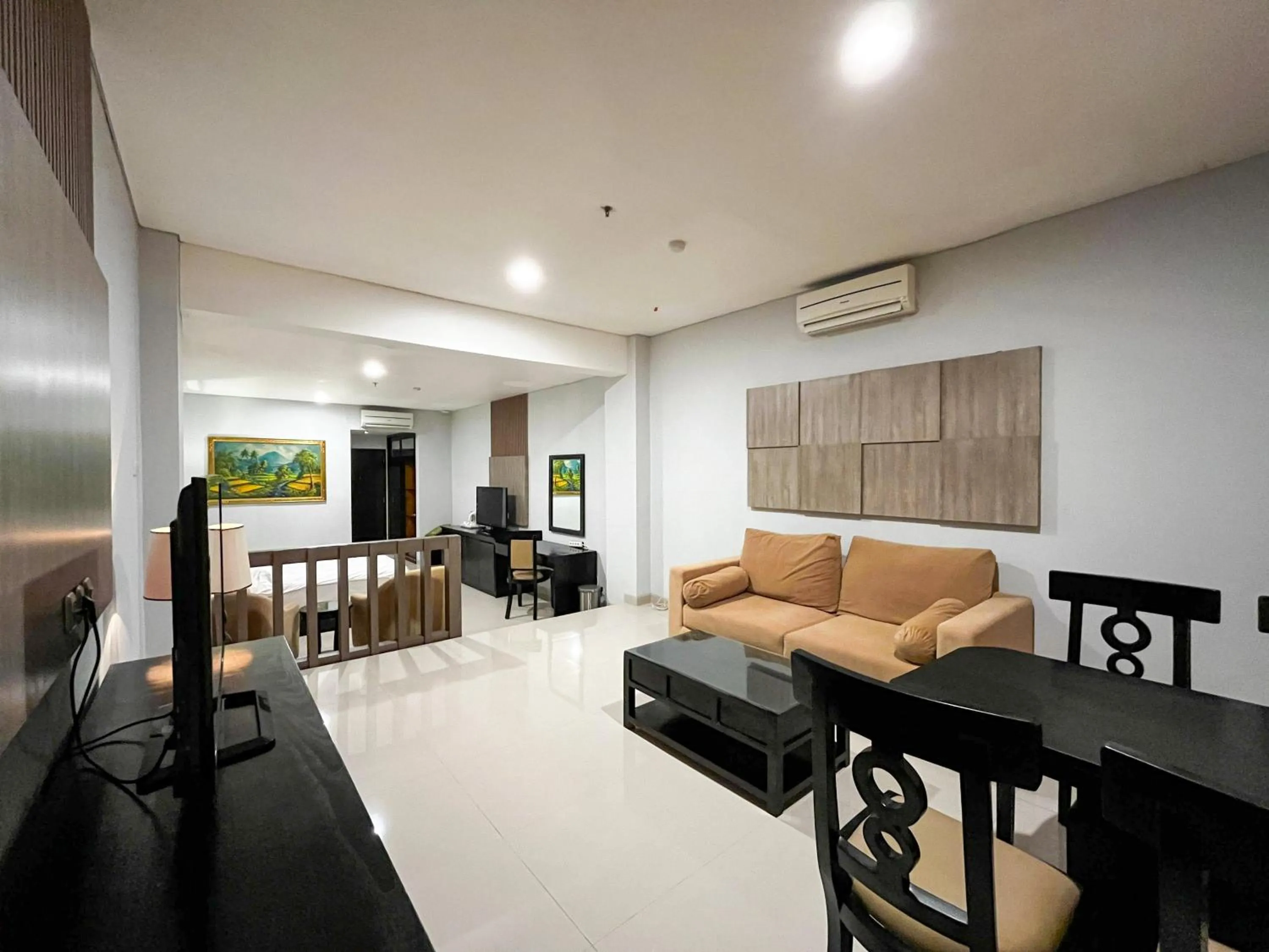 TV and multimedia in Azana Style Hotel Lovina Bali