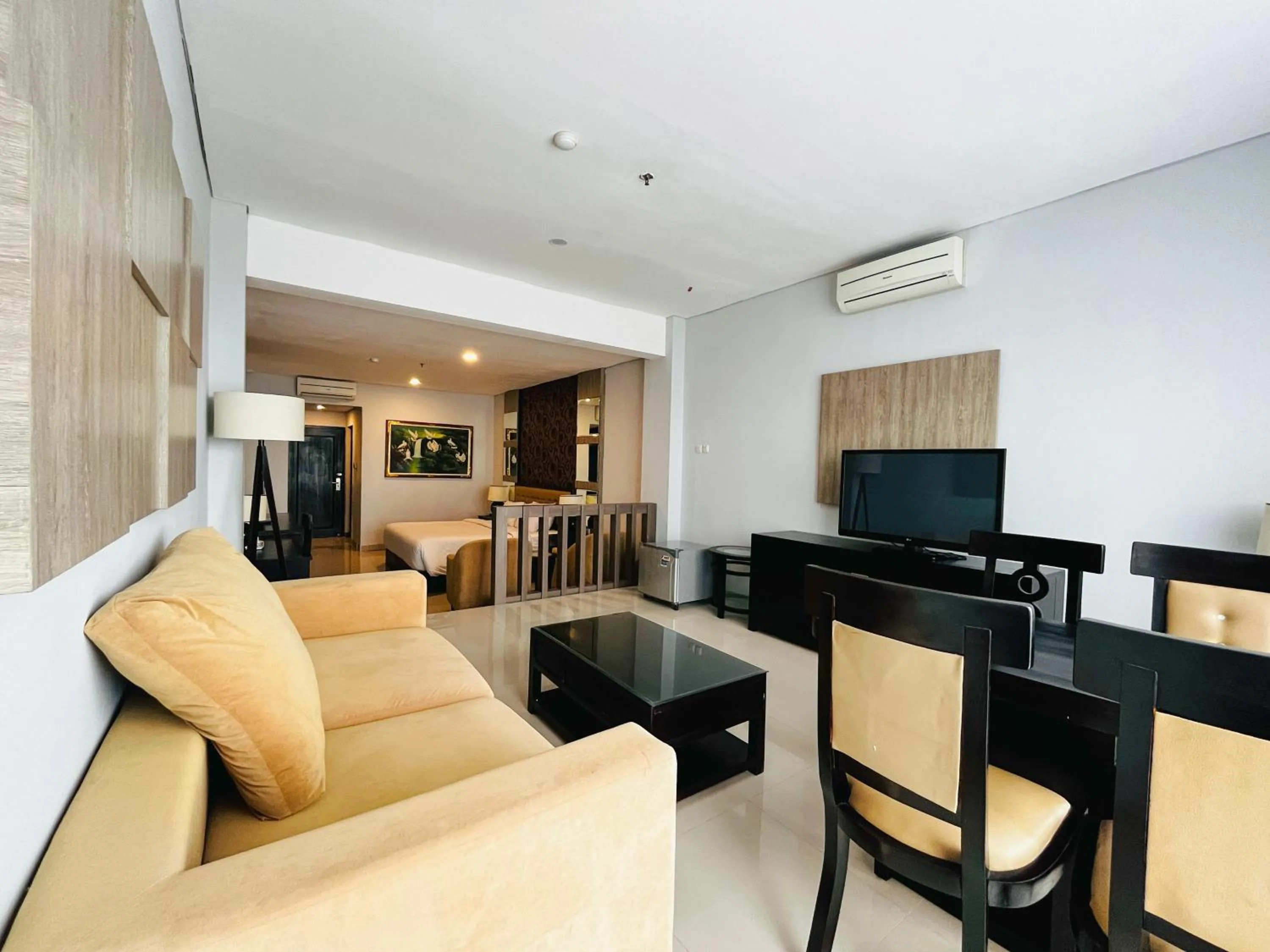 TV and multimedia in Azana Style Hotel Lovina Bali