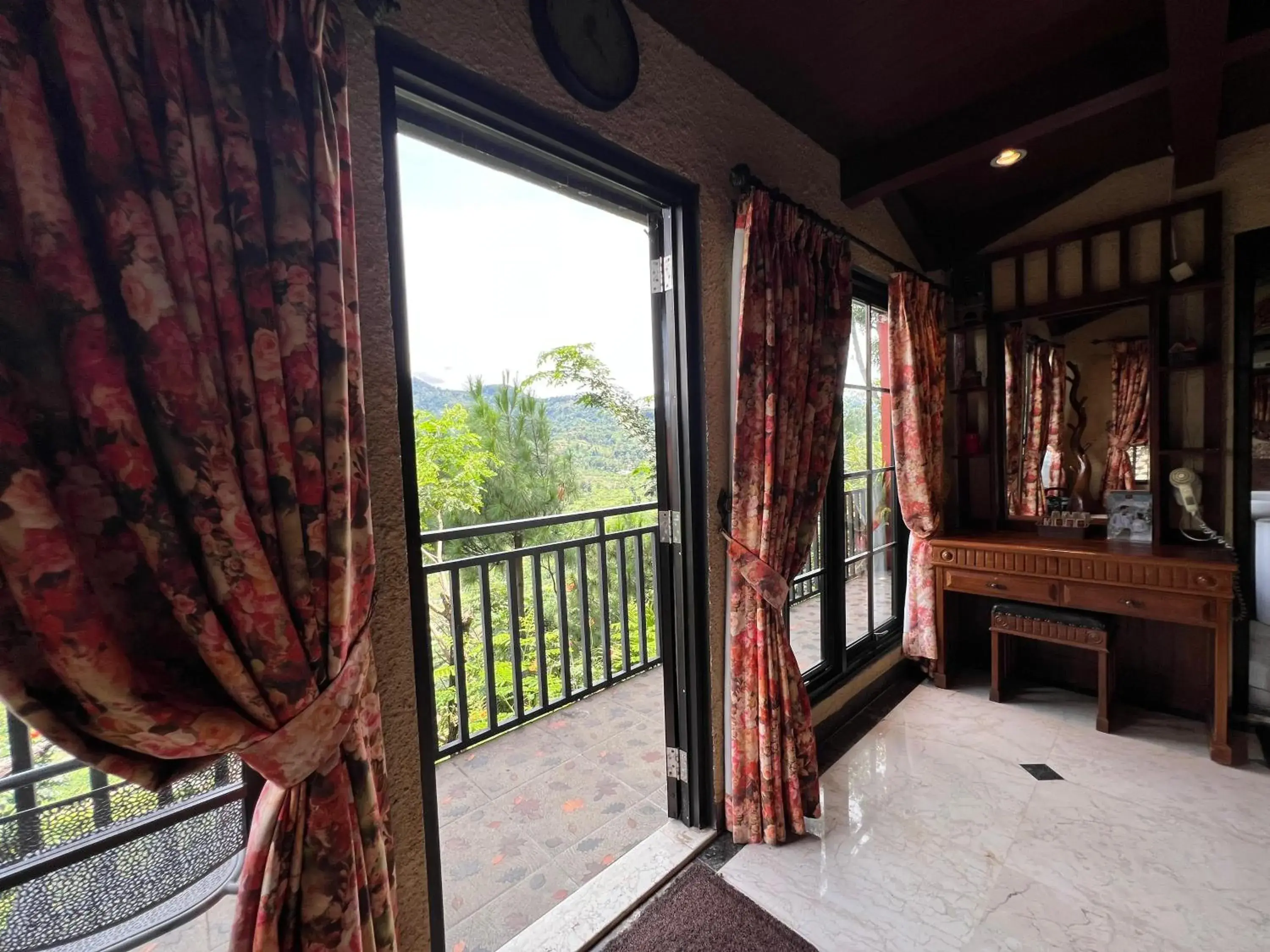 Standard Mountain View Bungalow in Edensor Hills & Resort Standard Mountain View Bungalow in Edensor Hills & Resort