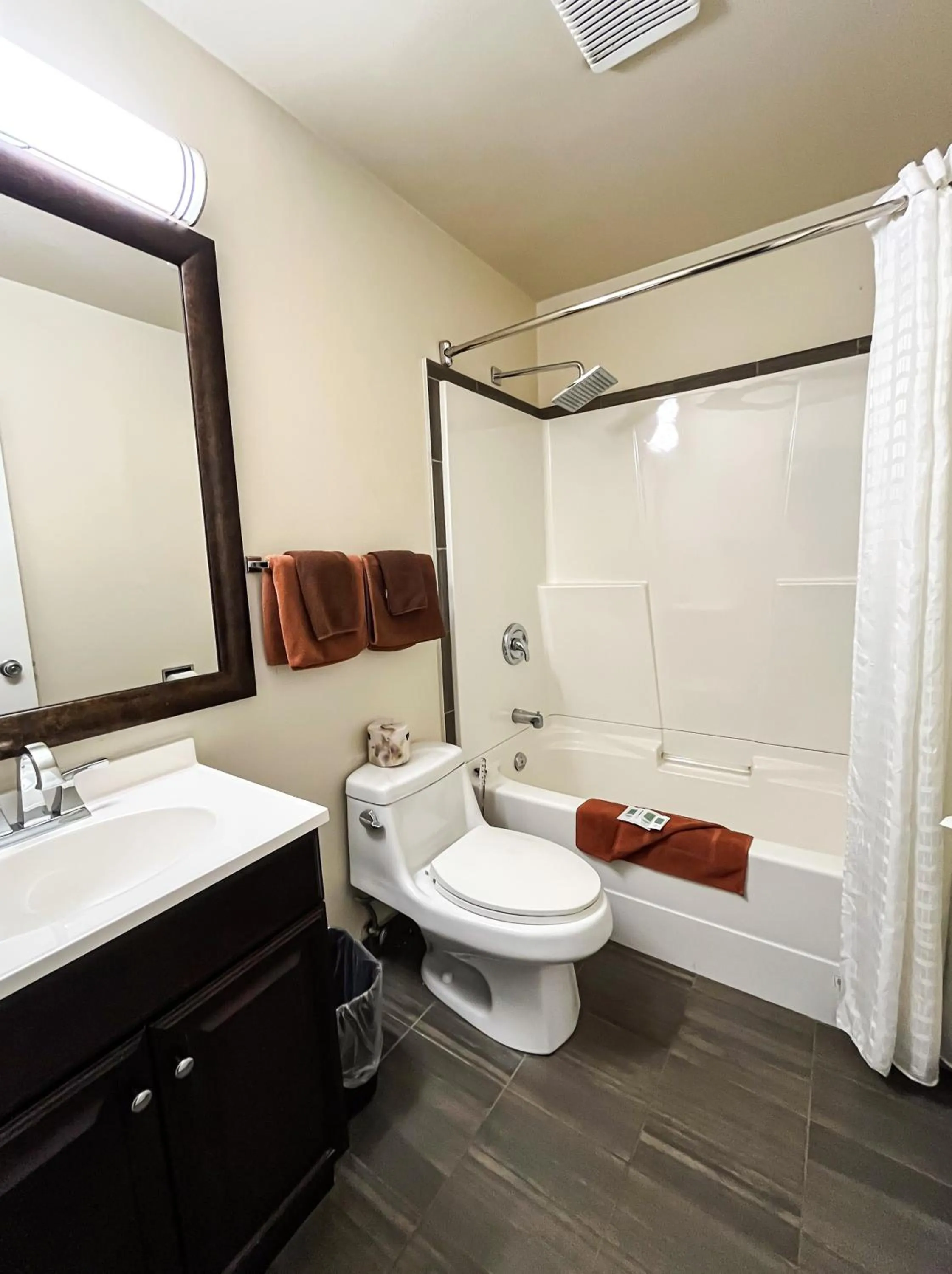 Toilet in Horizon Inn 2