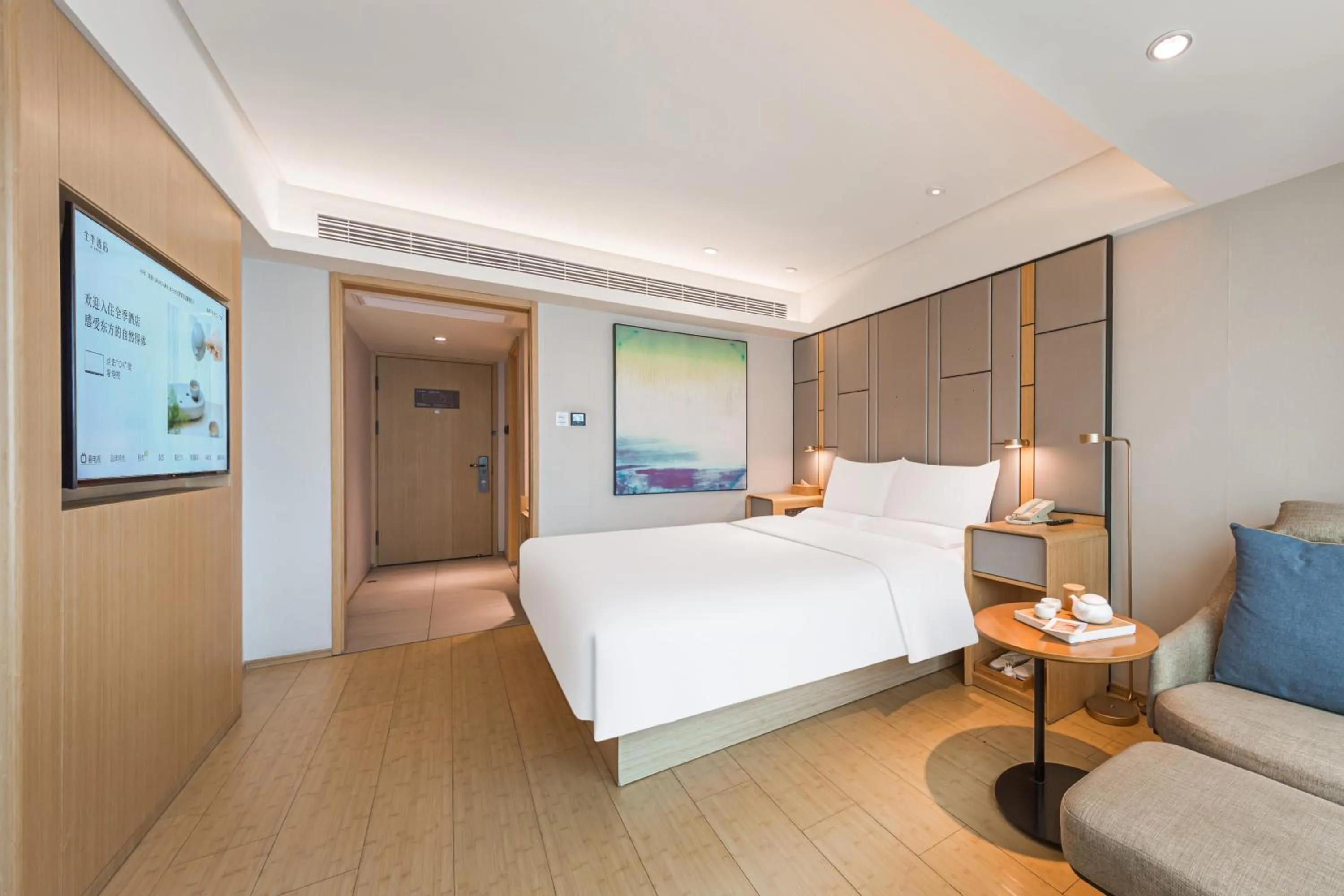 Photo of the whole room, Bed in JI Hotel Beijing Nanluoguxiang Andingmen Subway Station