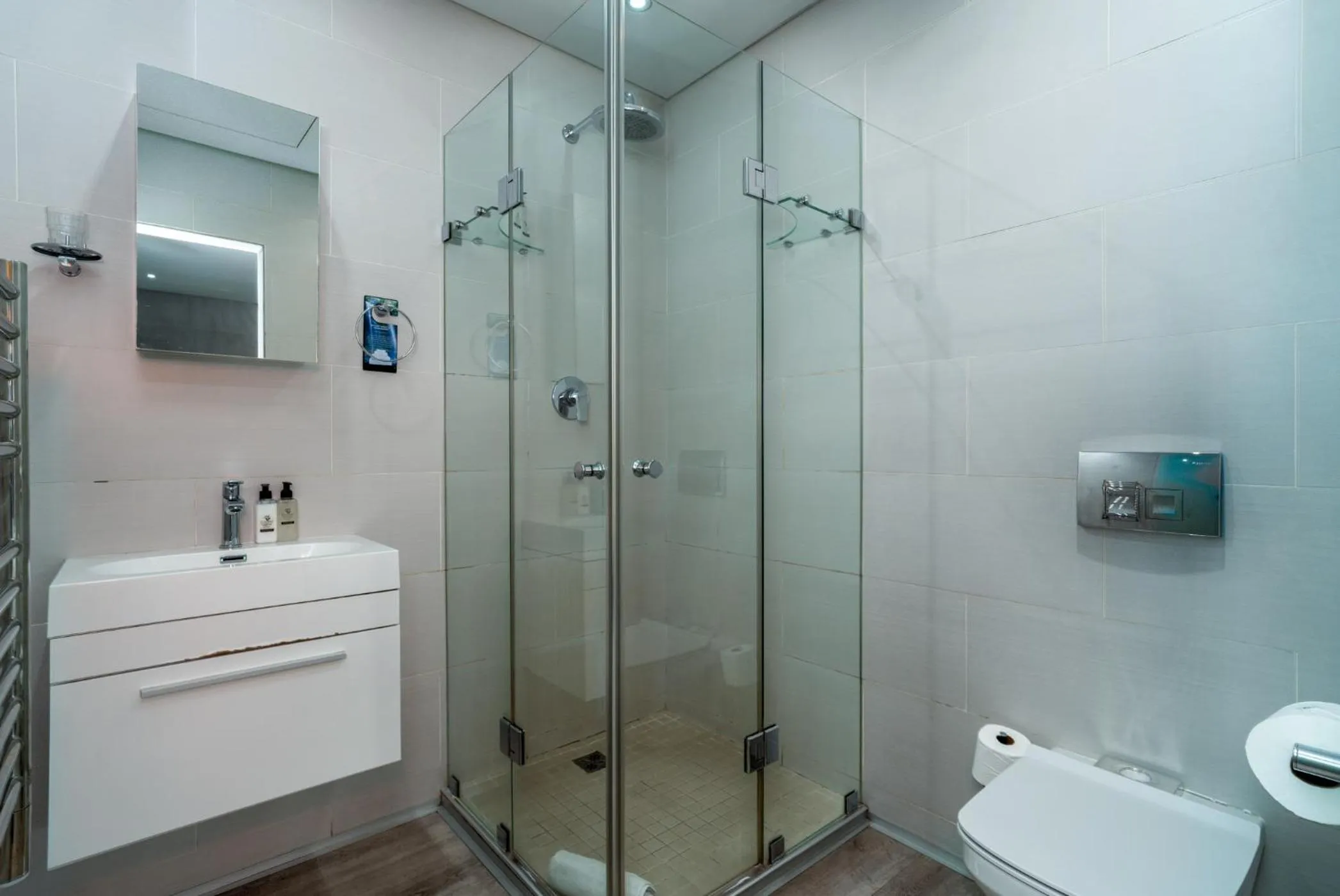 Shower in 107 Dorpstraat Boutique Hotel