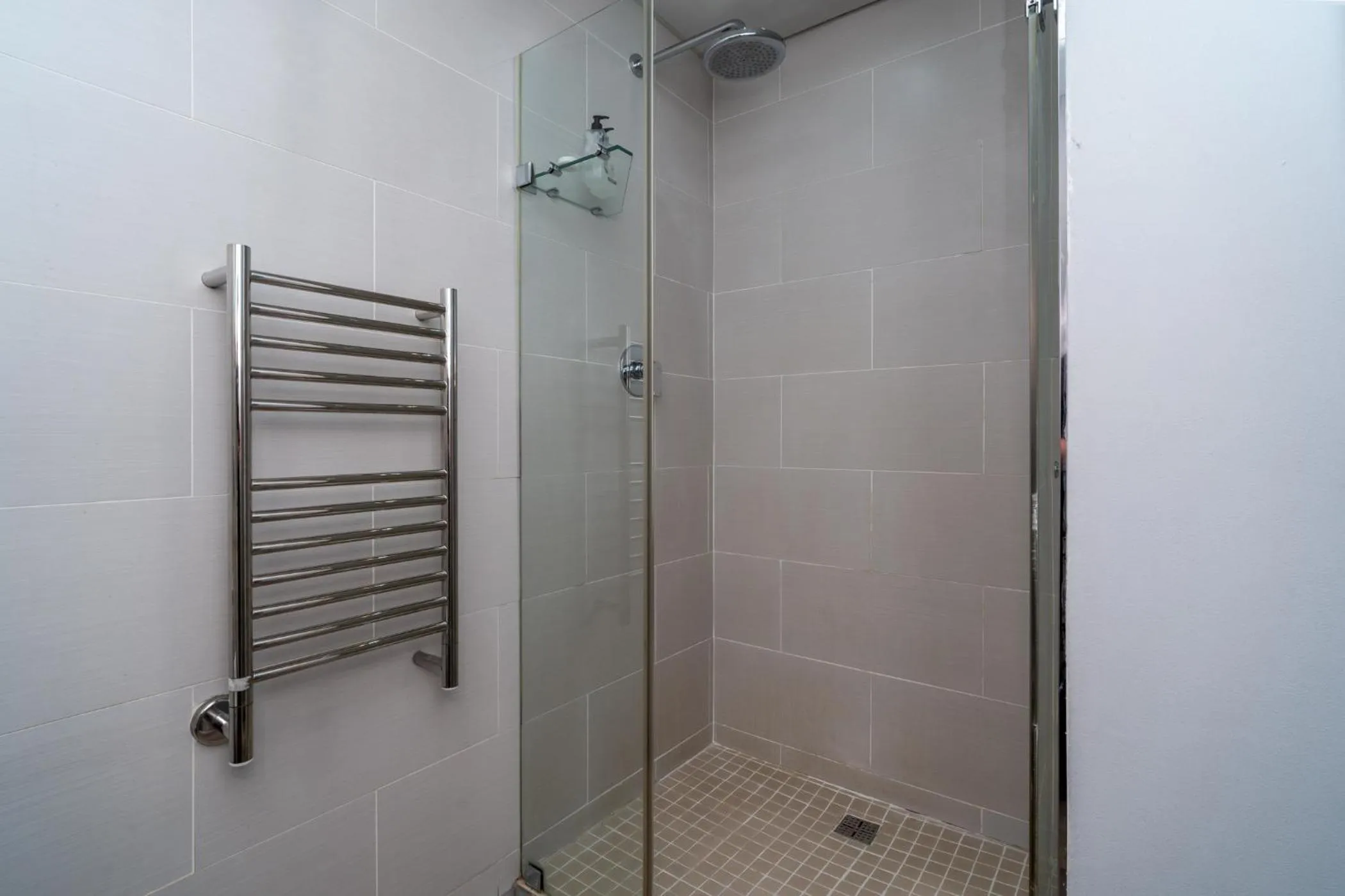 Shower in 107 Dorpstraat Boutique Hotel