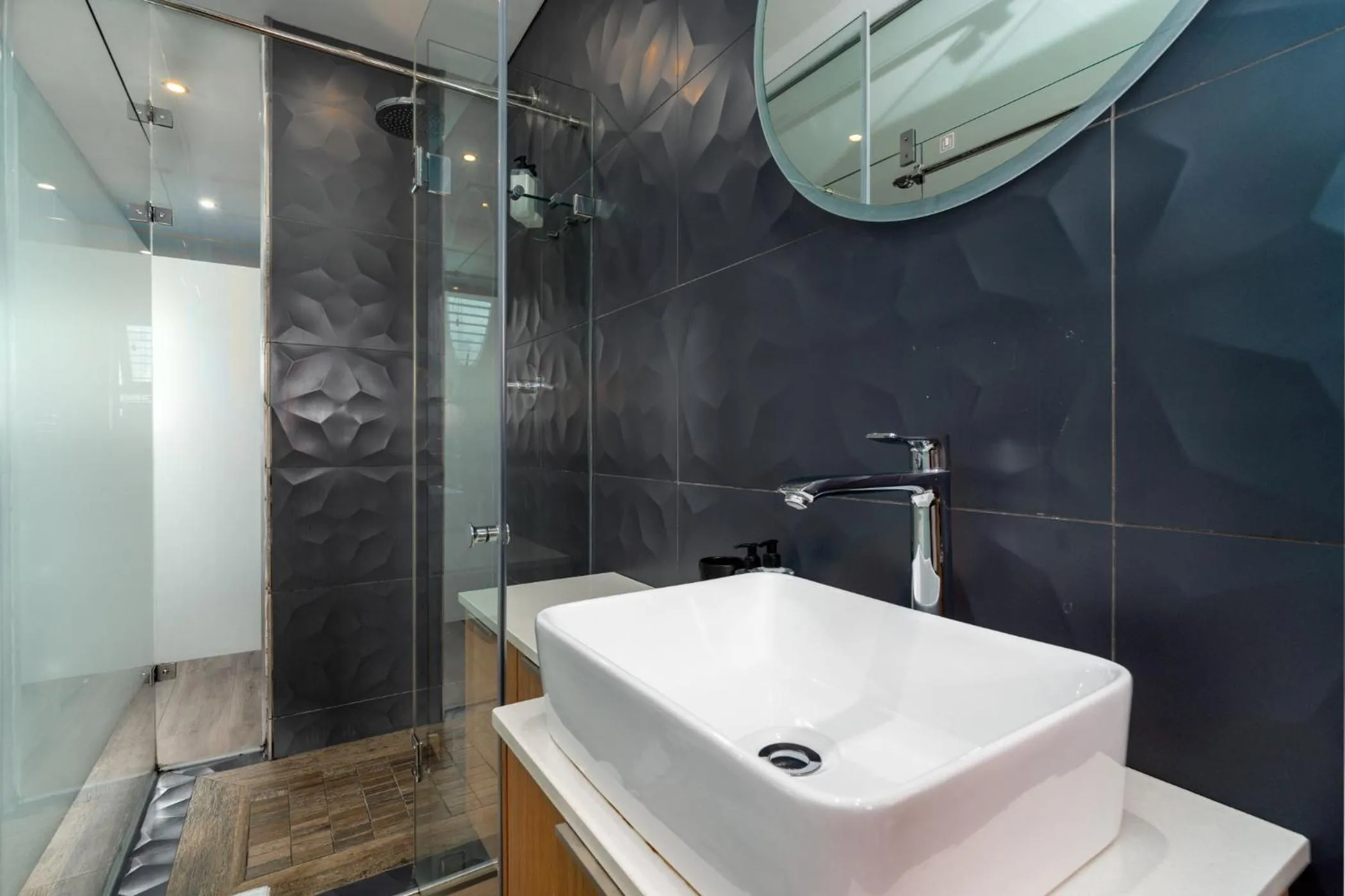 Shower in 107 Dorpstraat Boutique Hotel