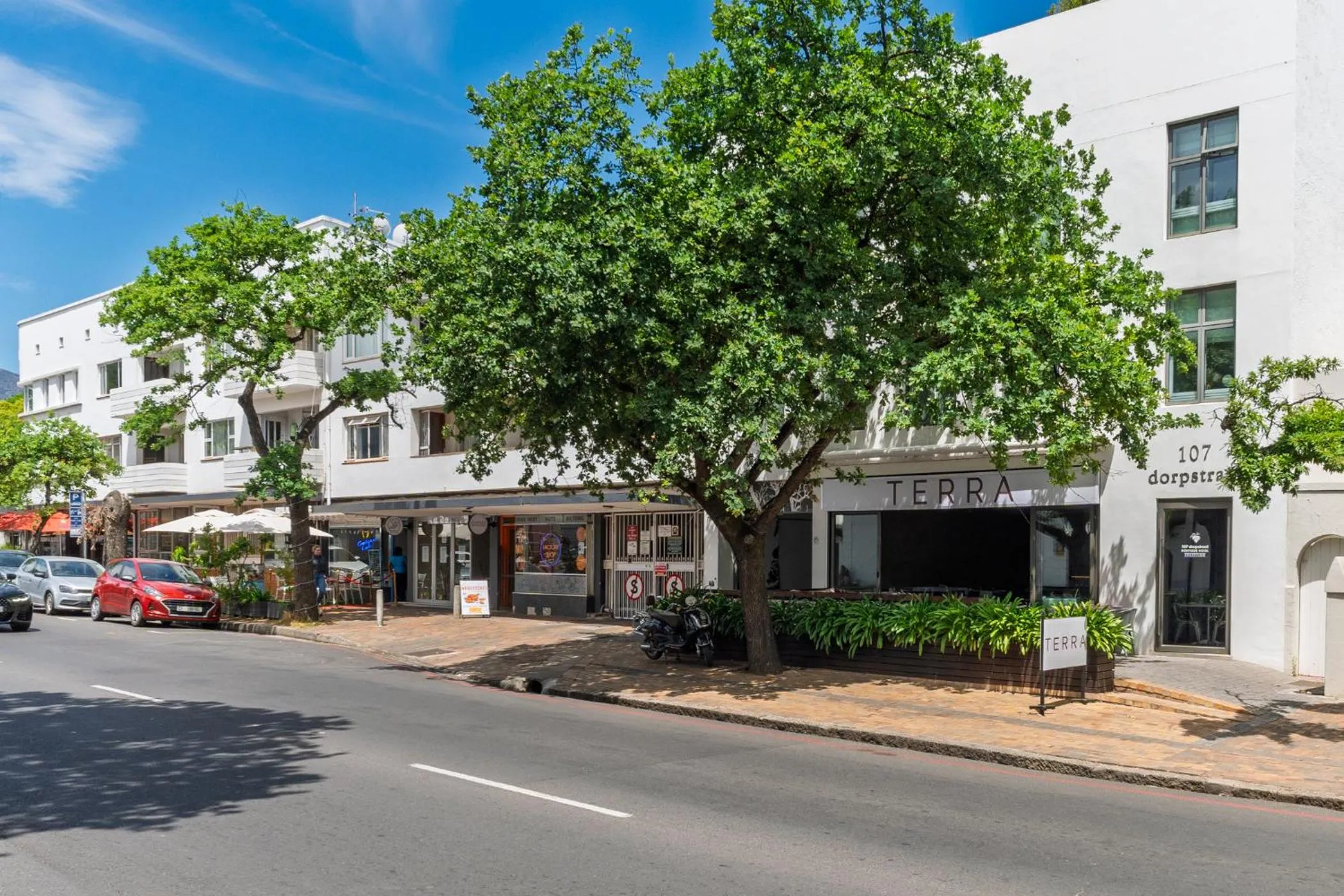 Street view in 107 Dorpstraat Boutique Hotel