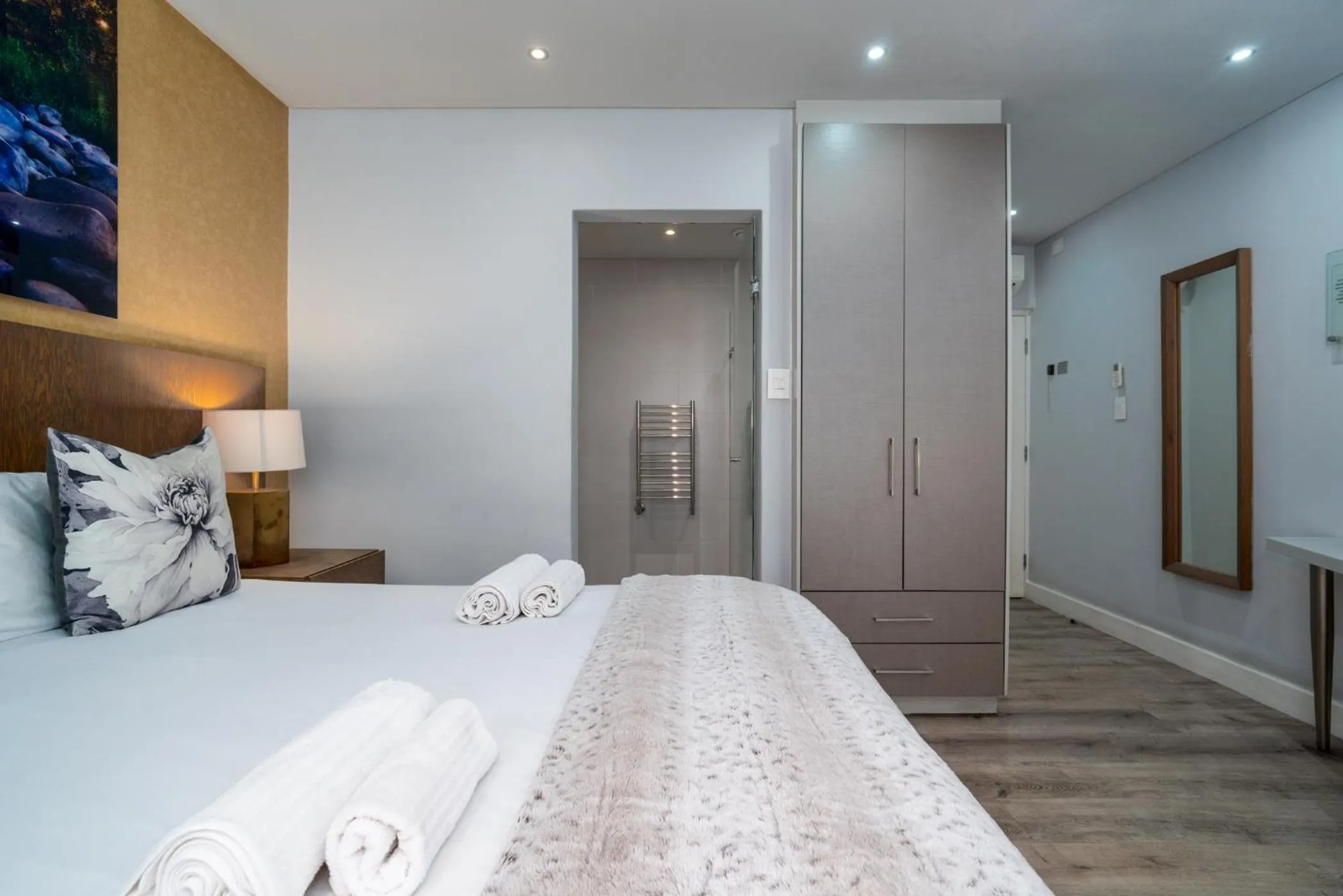 Bed in 107 Dorpstraat Boutique Hotel