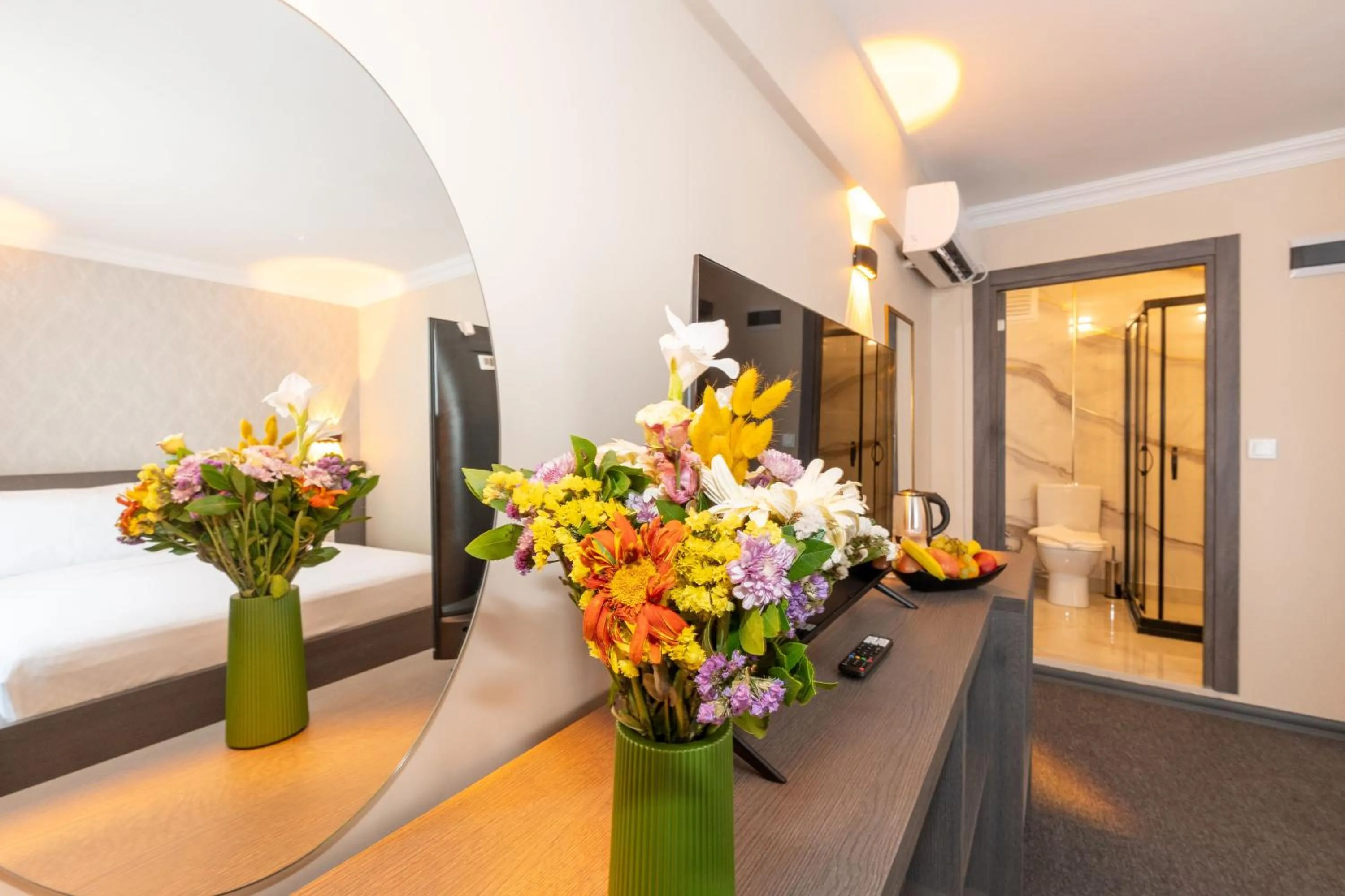 Decorative detail, Bed in Mays Otel