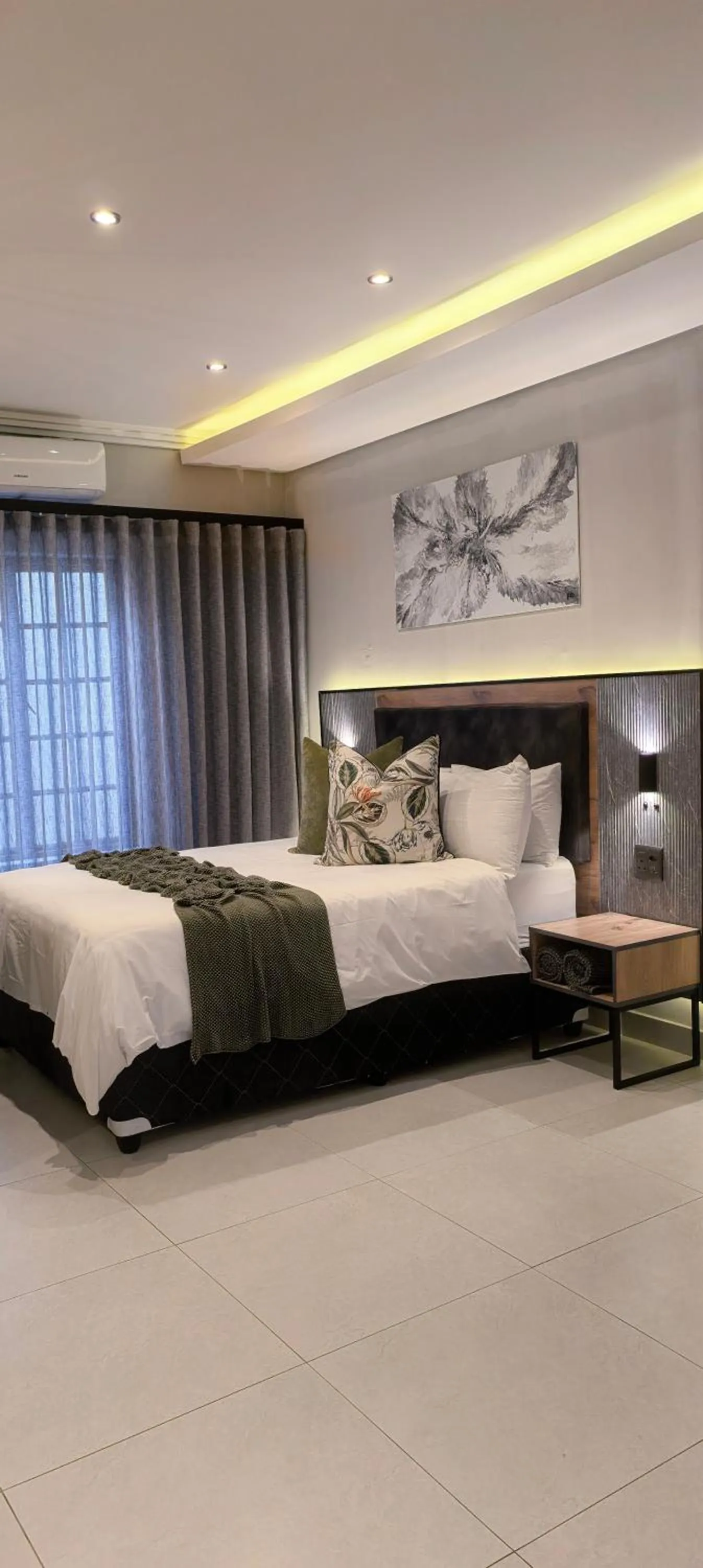 Bed in The Cycad Lodge & Chalets