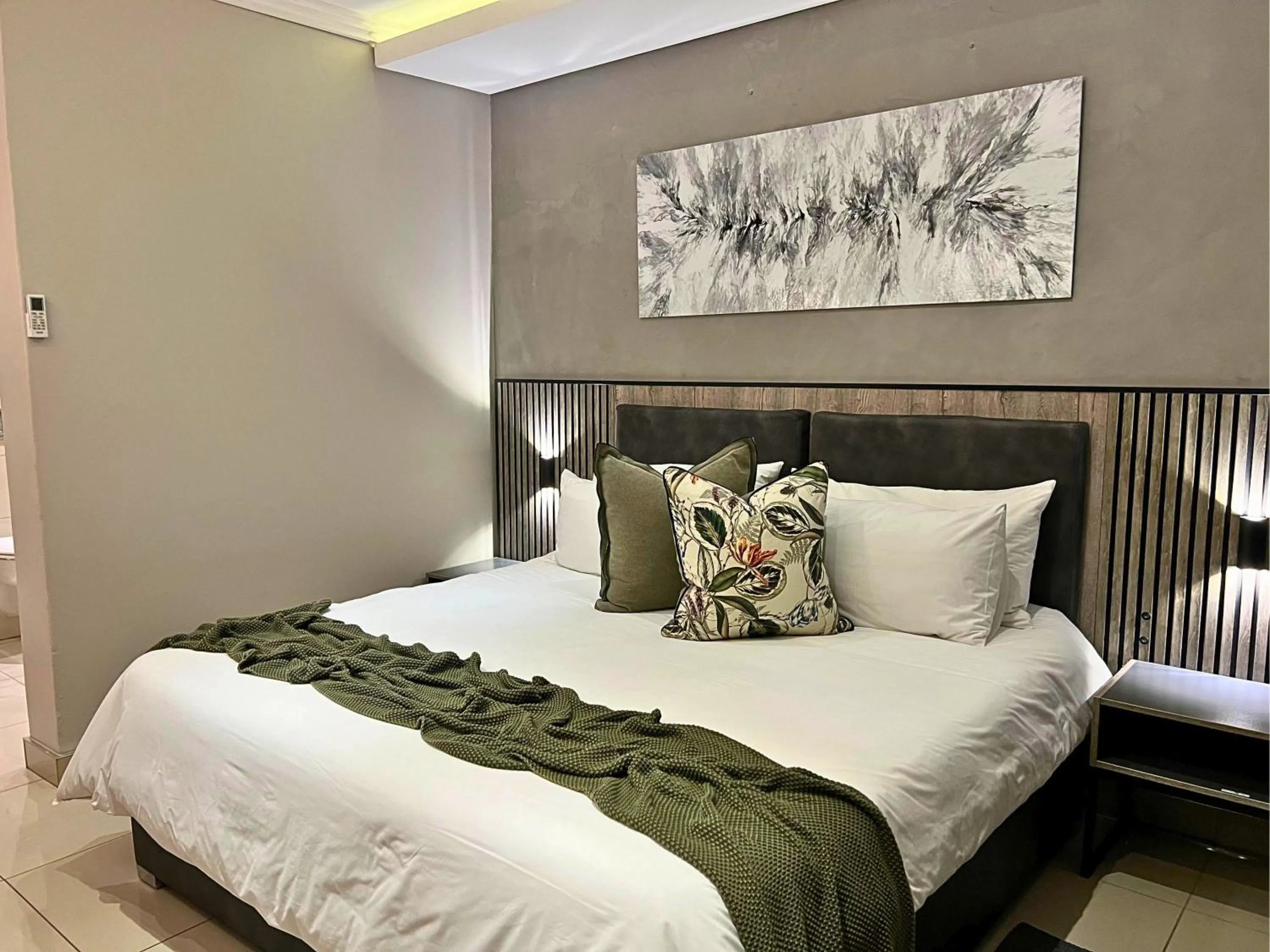 Bed in The Cycad Lodge & Chalets