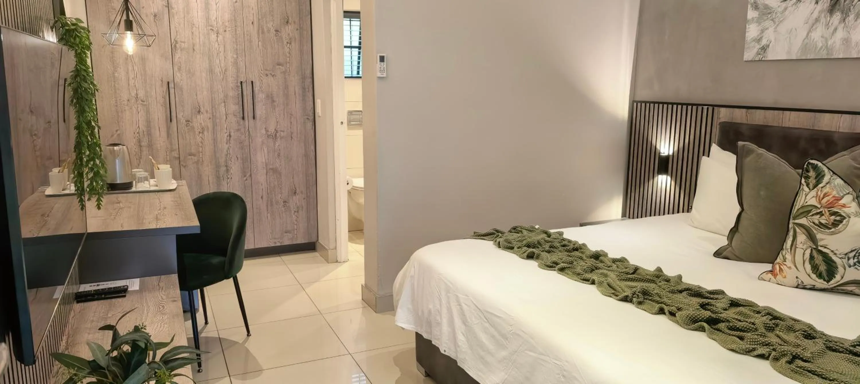 Bedroom, Bed in The Cycad Lodge & Chalets