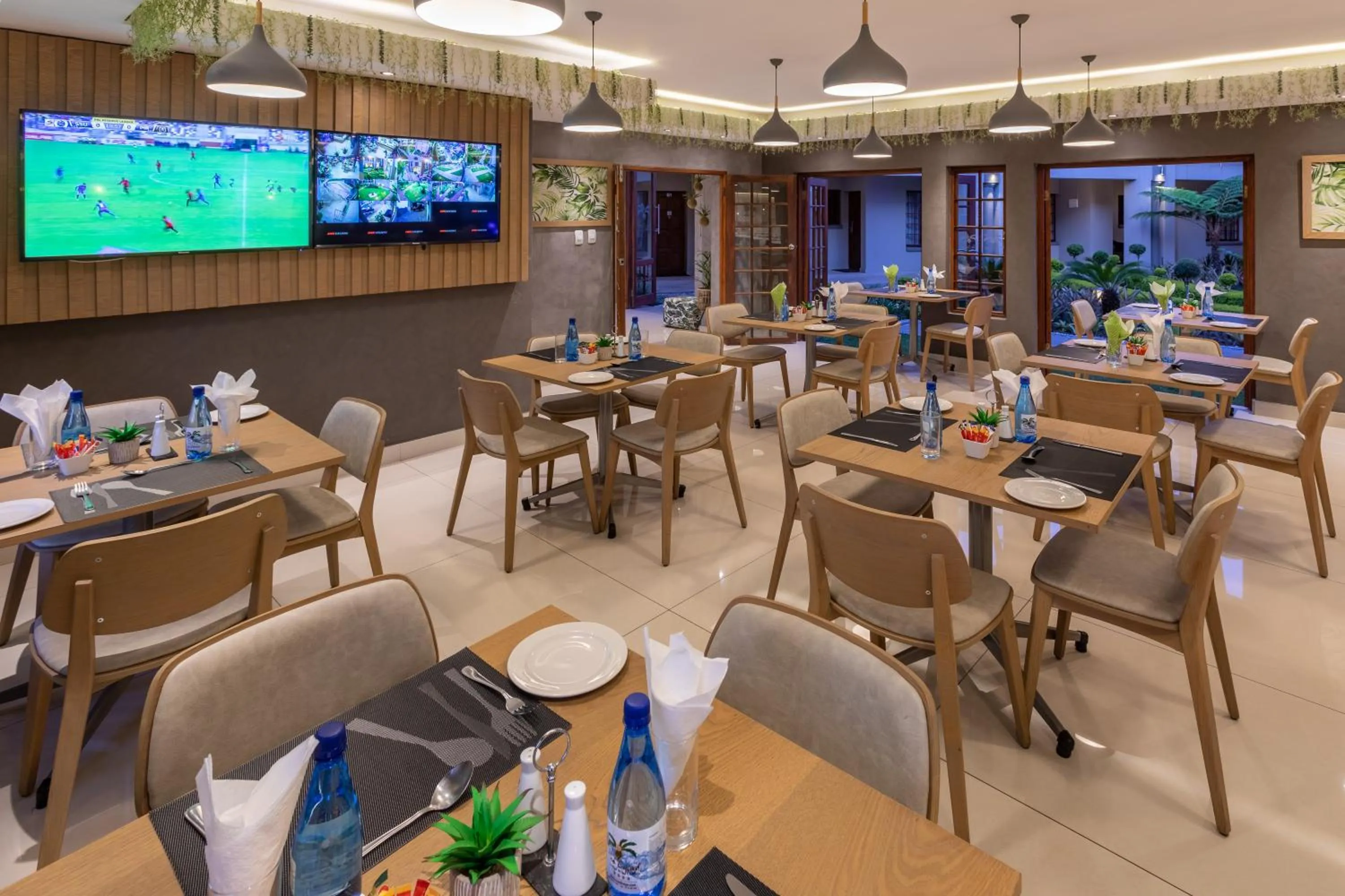 Restaurant/places to eat in The Cycad Lodge & Chalets