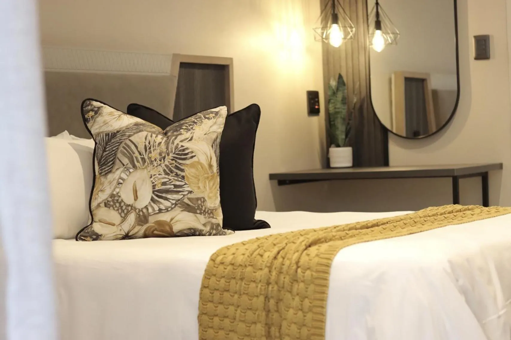 Bed in The Cycad Lodge & Chalets