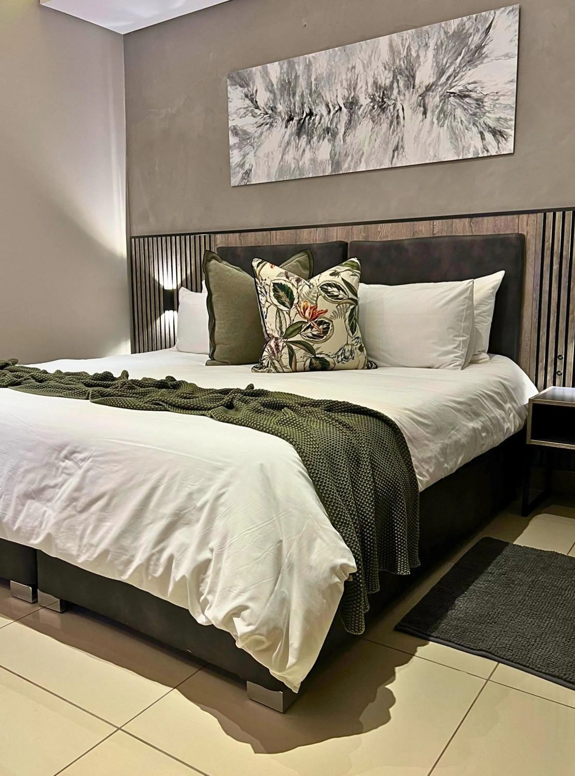 Bed in The Cycad Lodge & Chalets