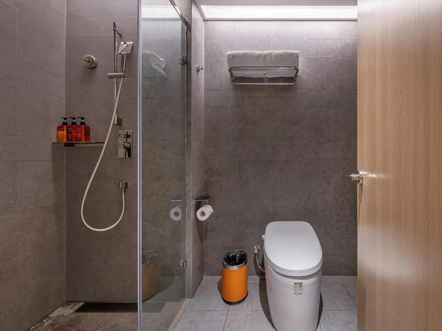 Shower in Orange Hotel Beijing West Railway Station