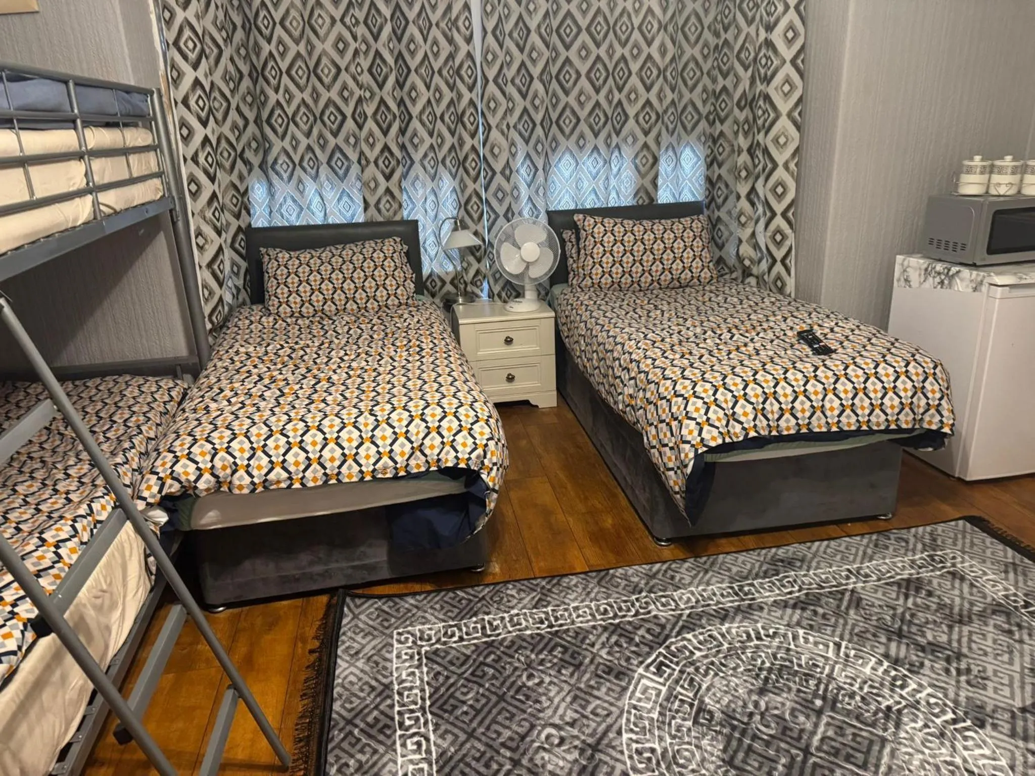 Bed in Woodville Lodge Leeds by OYO