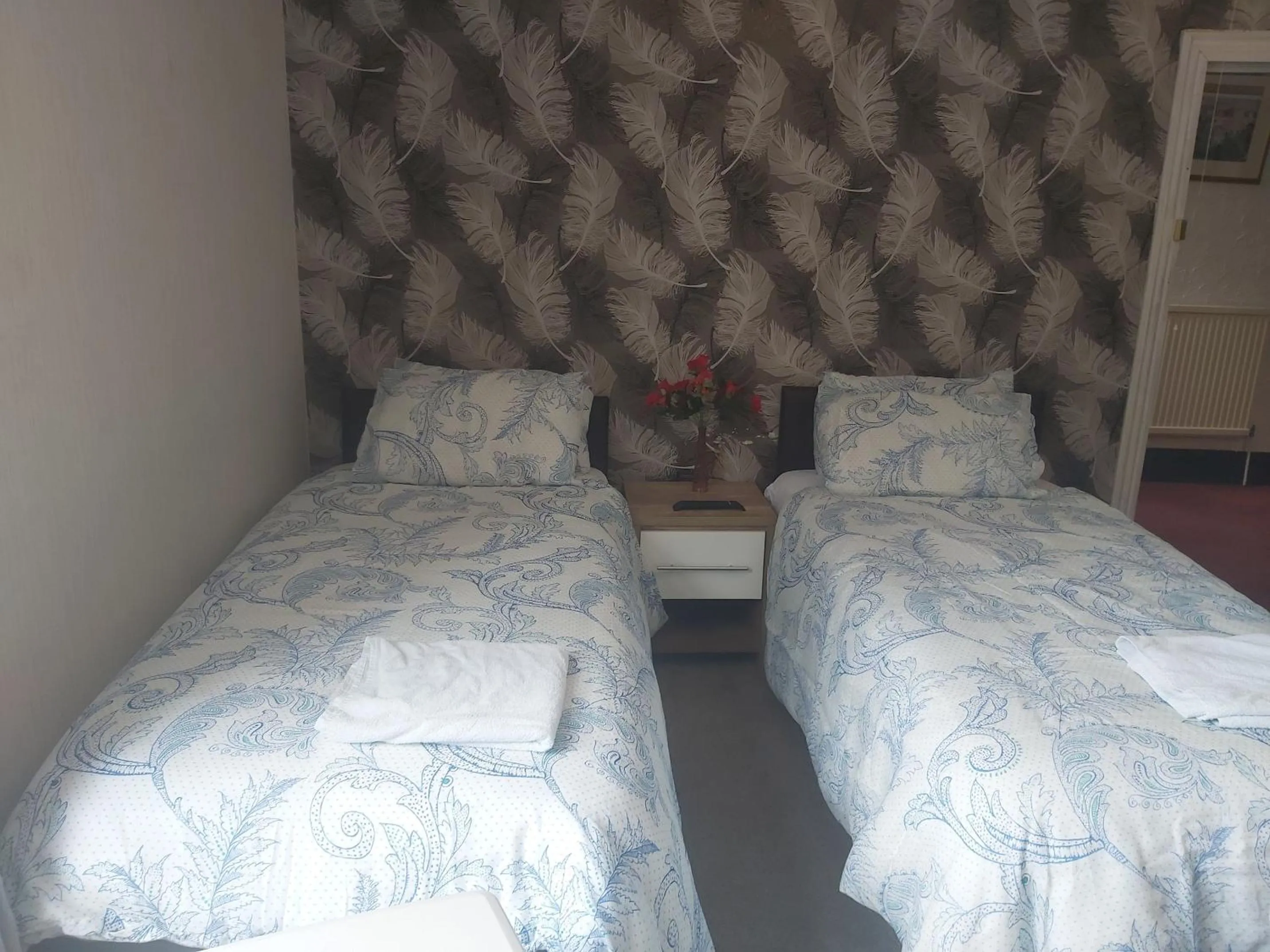 Bed in Woodville Lodge Leeds by OYO