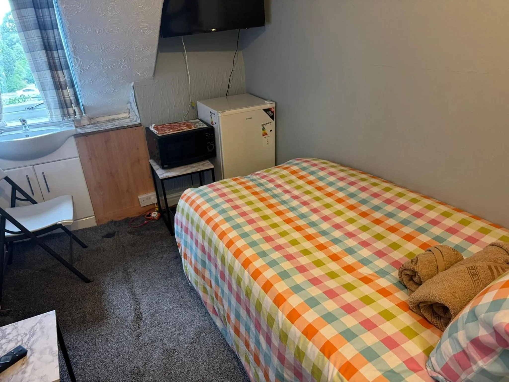 Bed in Woodville Lodge Leeds by OYO