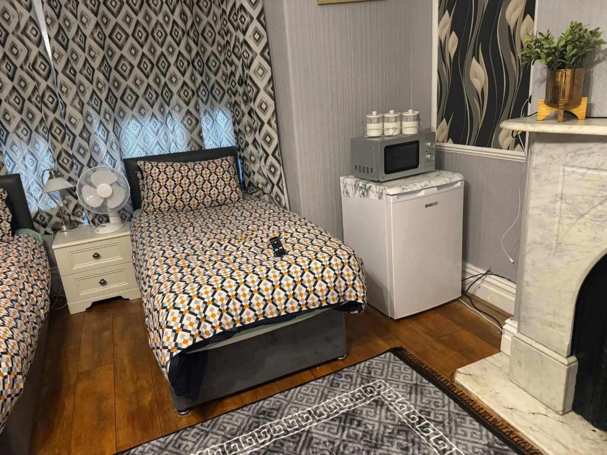 Bedroom, Bed in Woodville Lodge Leeds by OYO