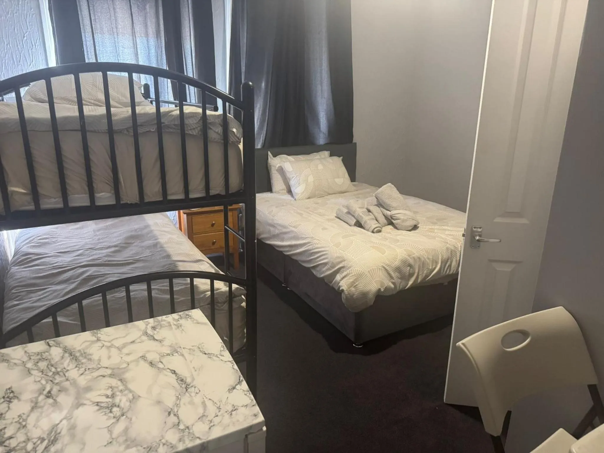 Bed in Woodville Lodge Leeds by OYO