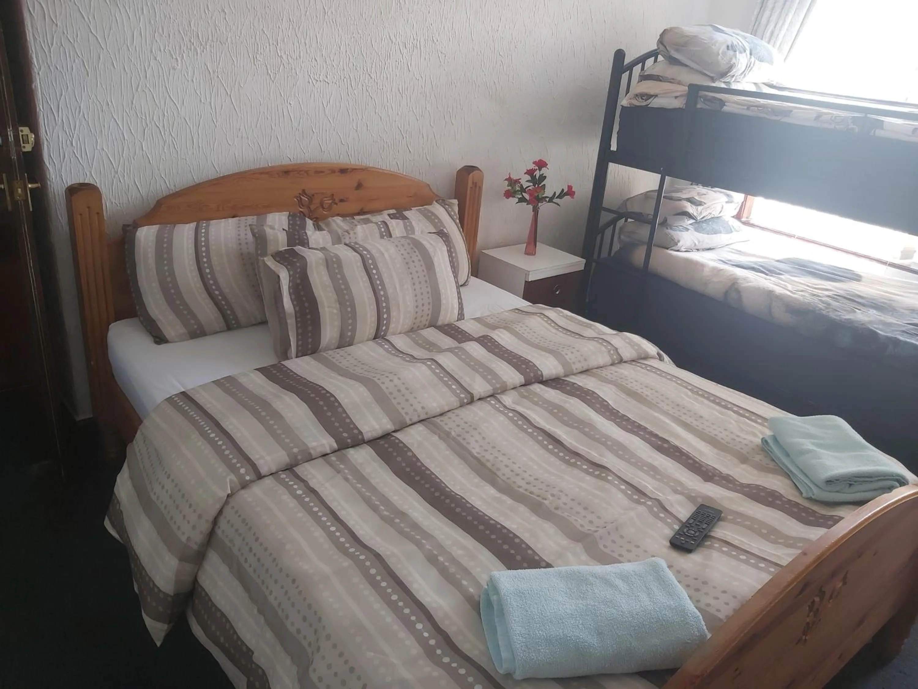 Bedroom, Bed in Woodville Lodge Leeds by OYO