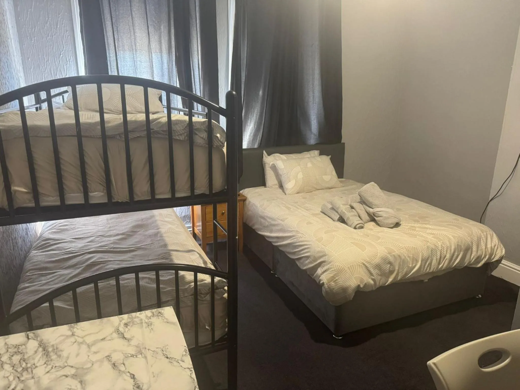 Bed in Woodville Lodge Leeds by OYO