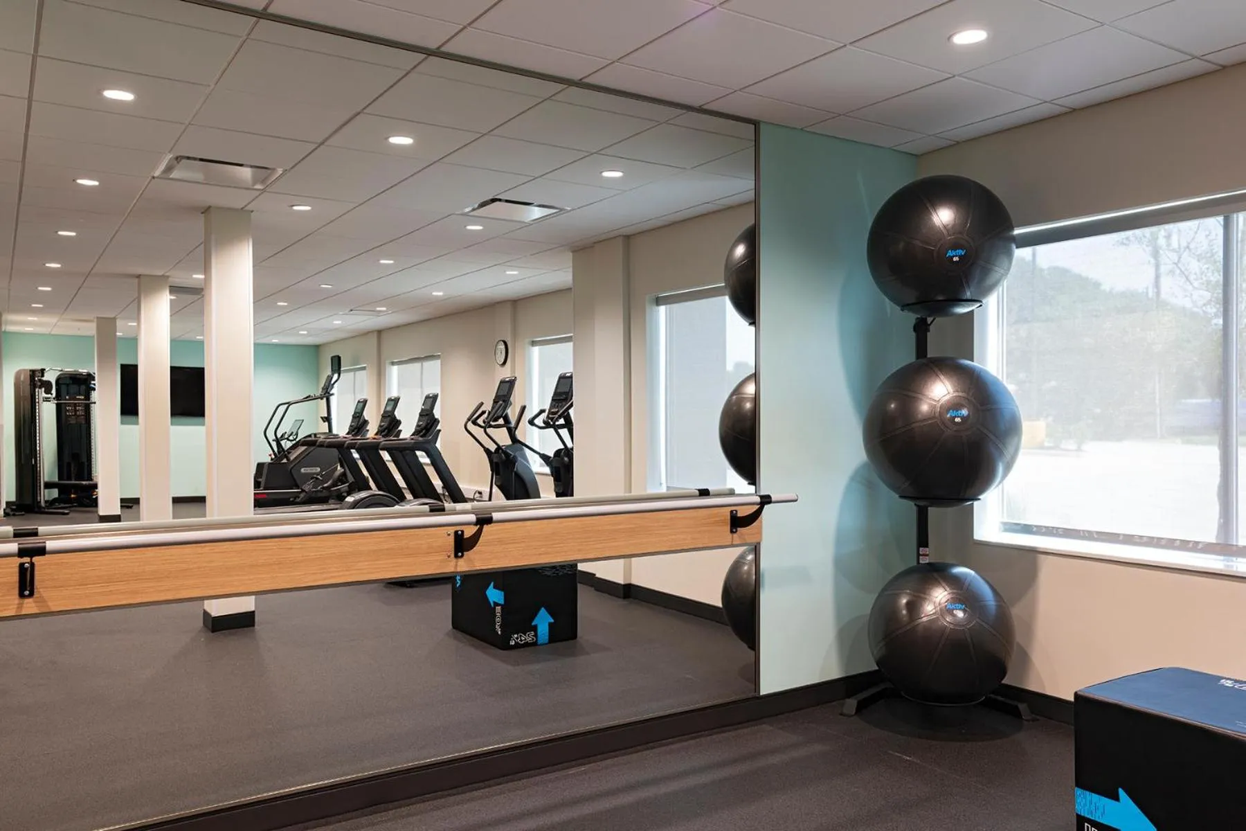 Fitness centre/facilities in Tru By Hilton Irving Dfw South