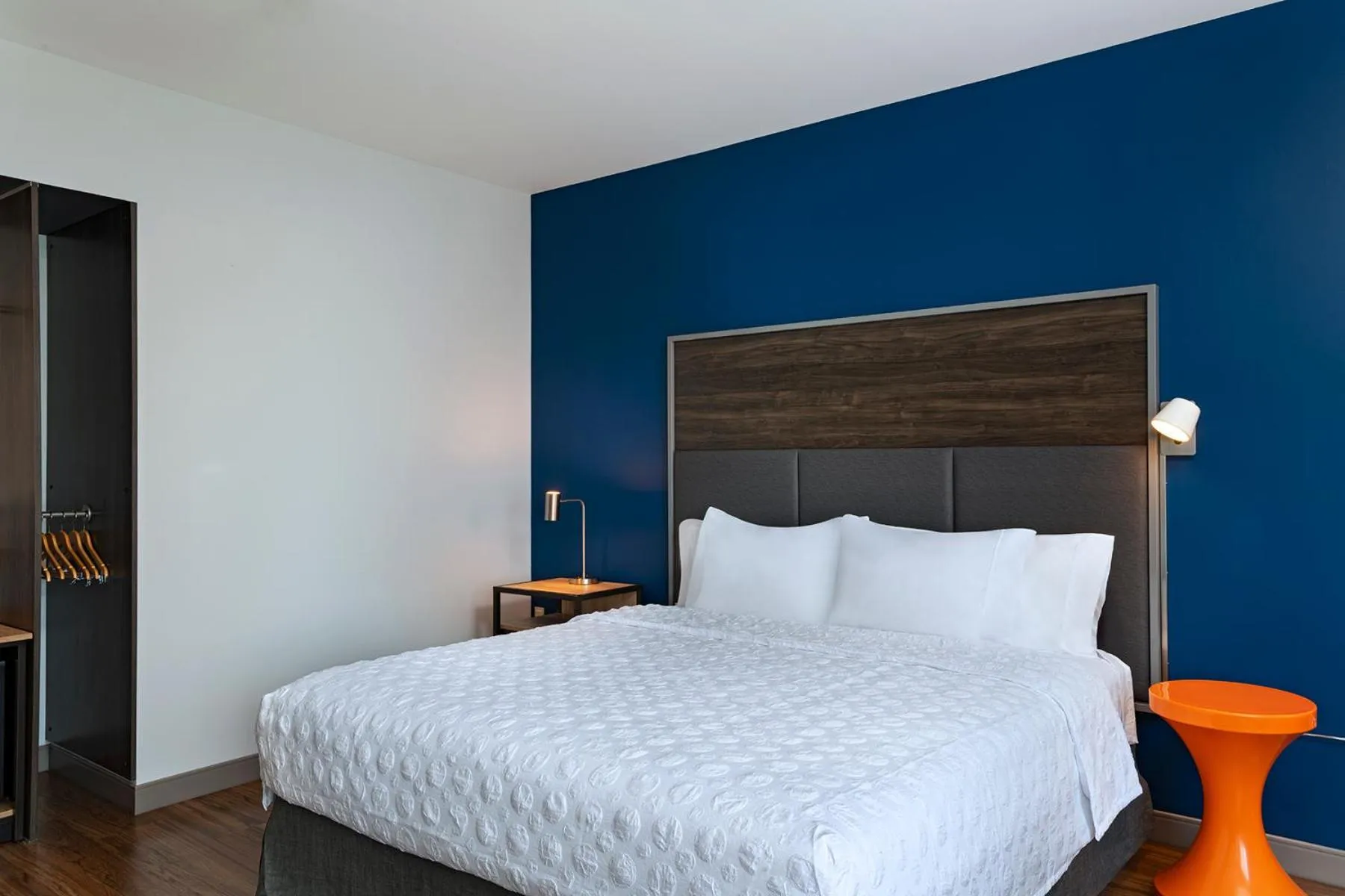 Bedroom, Bed in Tru By Hilton Irving Dfw South