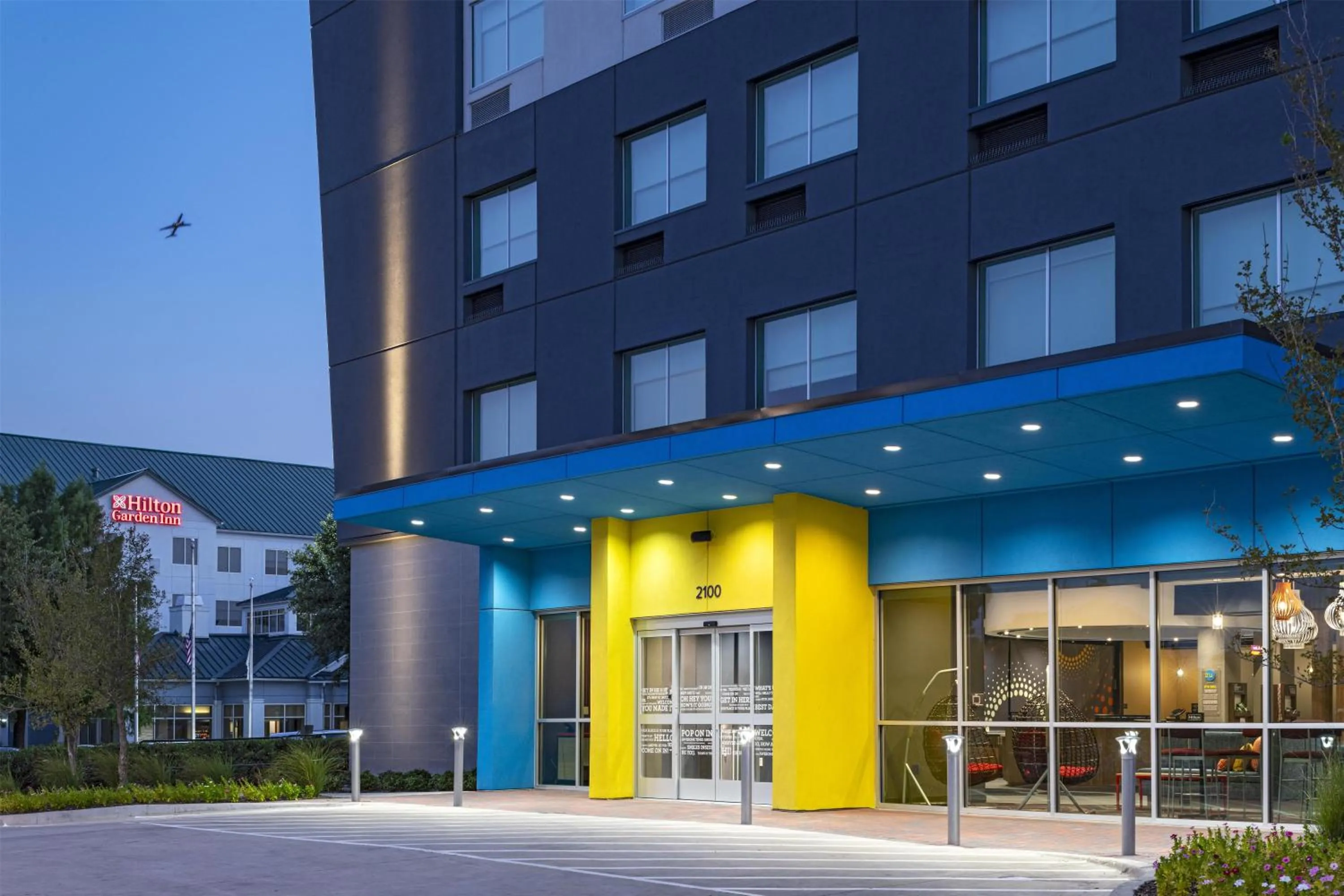 Property building in Tru By Hilton Irving Dfw South