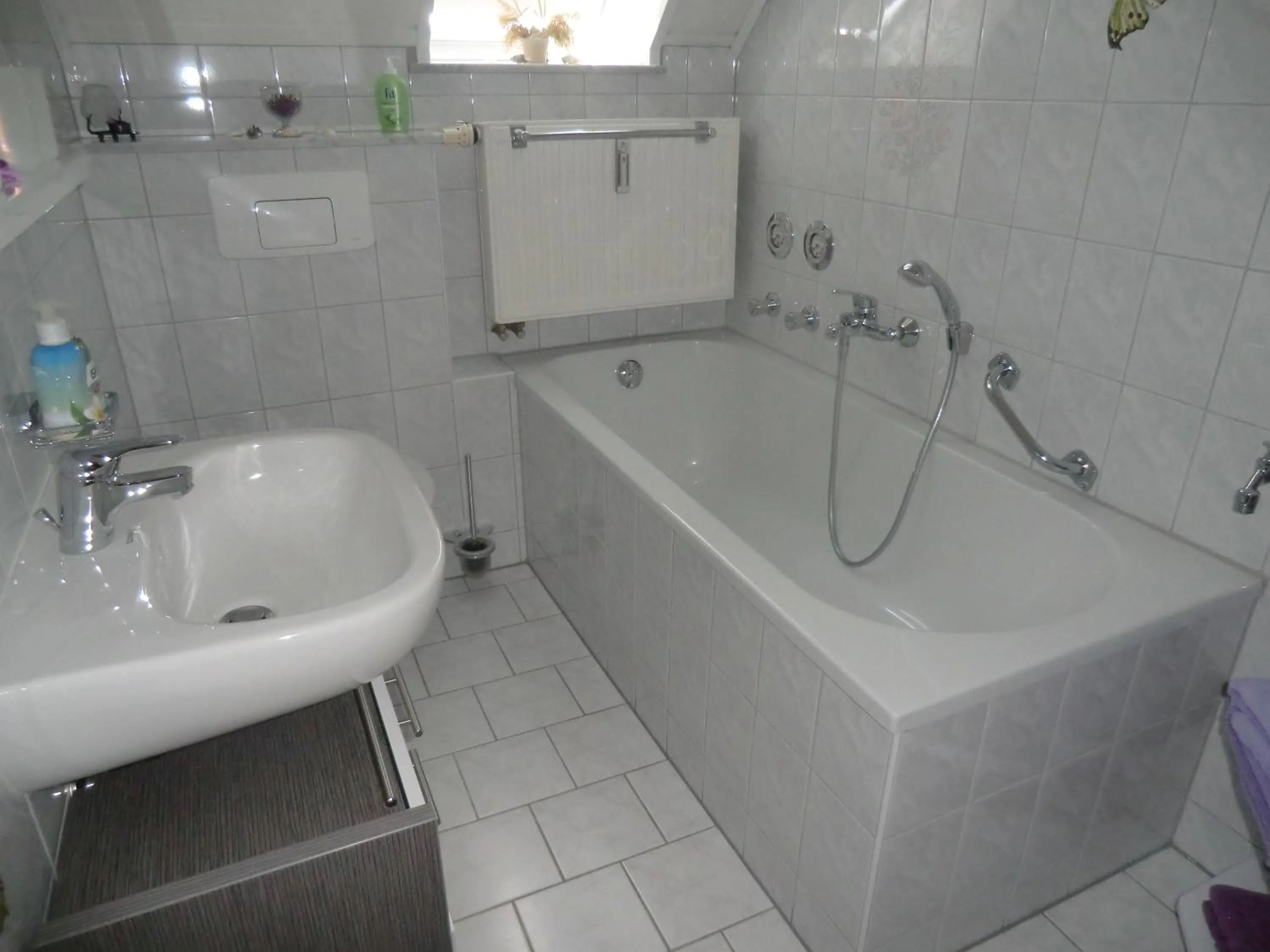 Shower in Ferienwohnung Unger