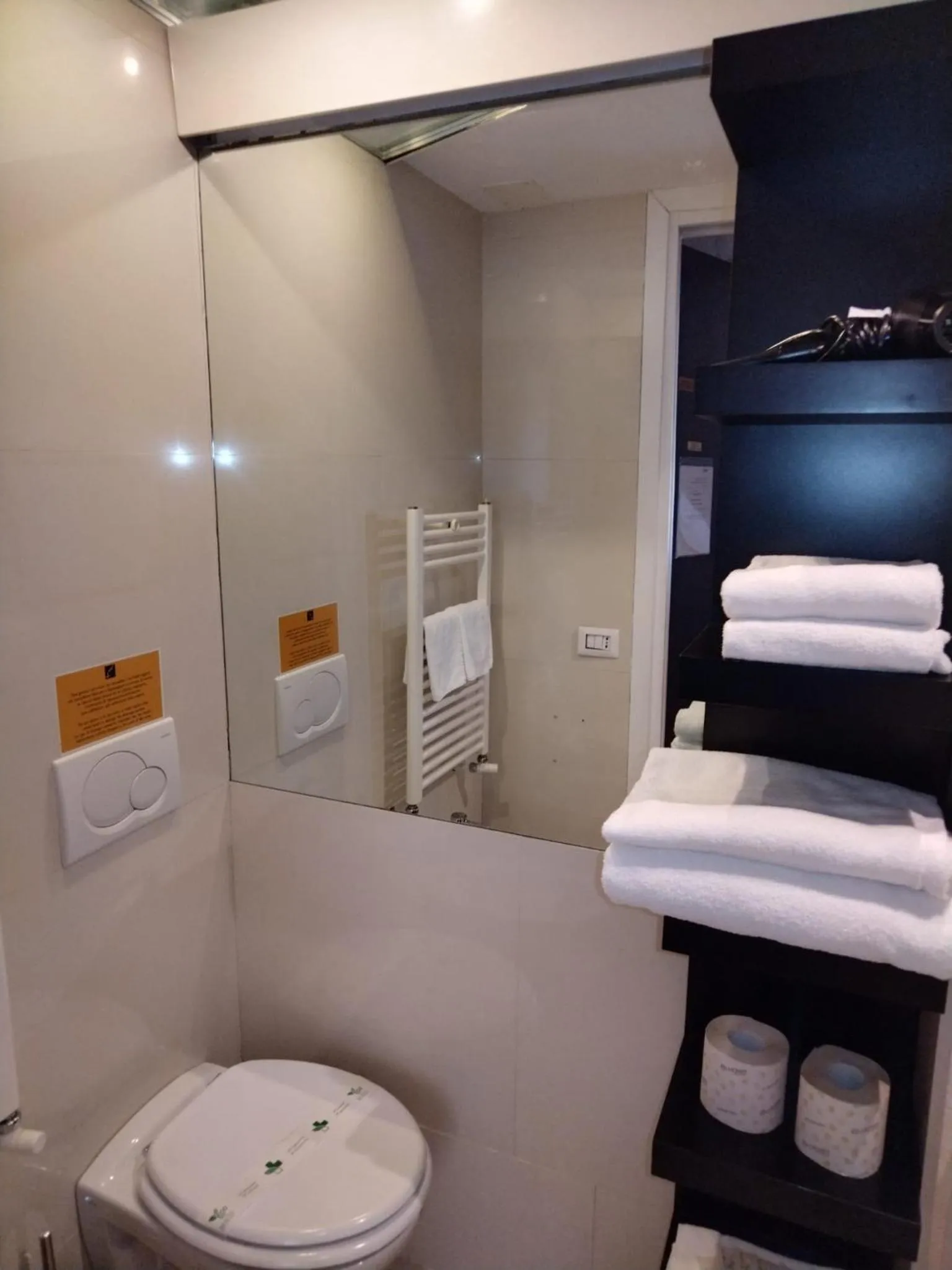 Bathroom in Nerva Accommodation Cavour