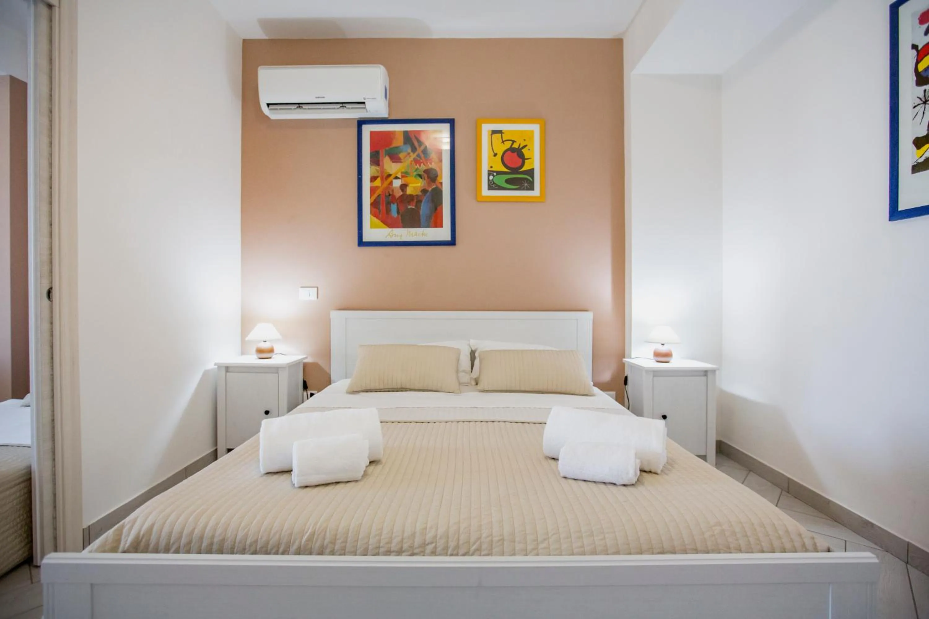 Bed in Belvedere Rent Rooms