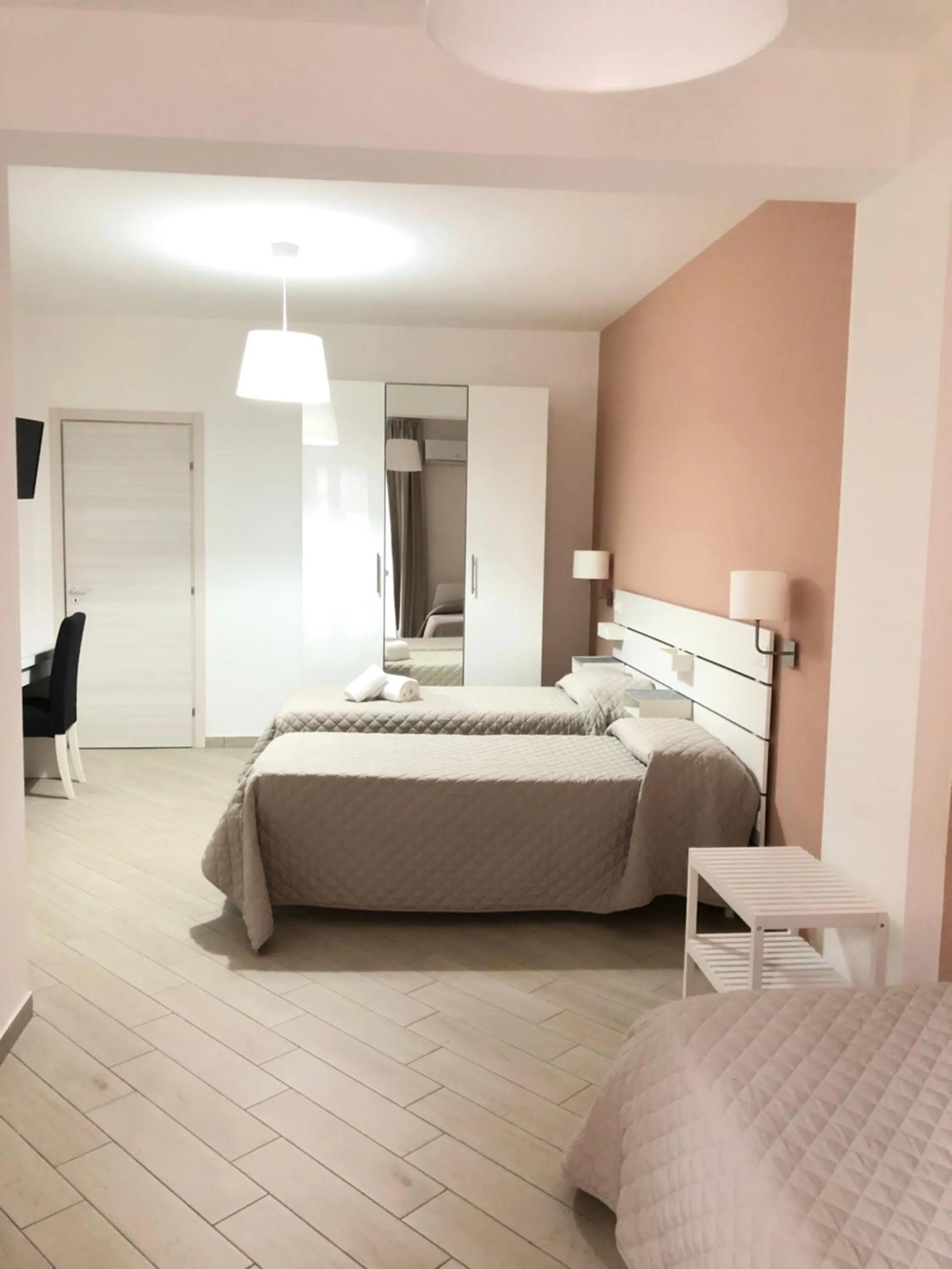 Bed in Belvedere Rent Rooms