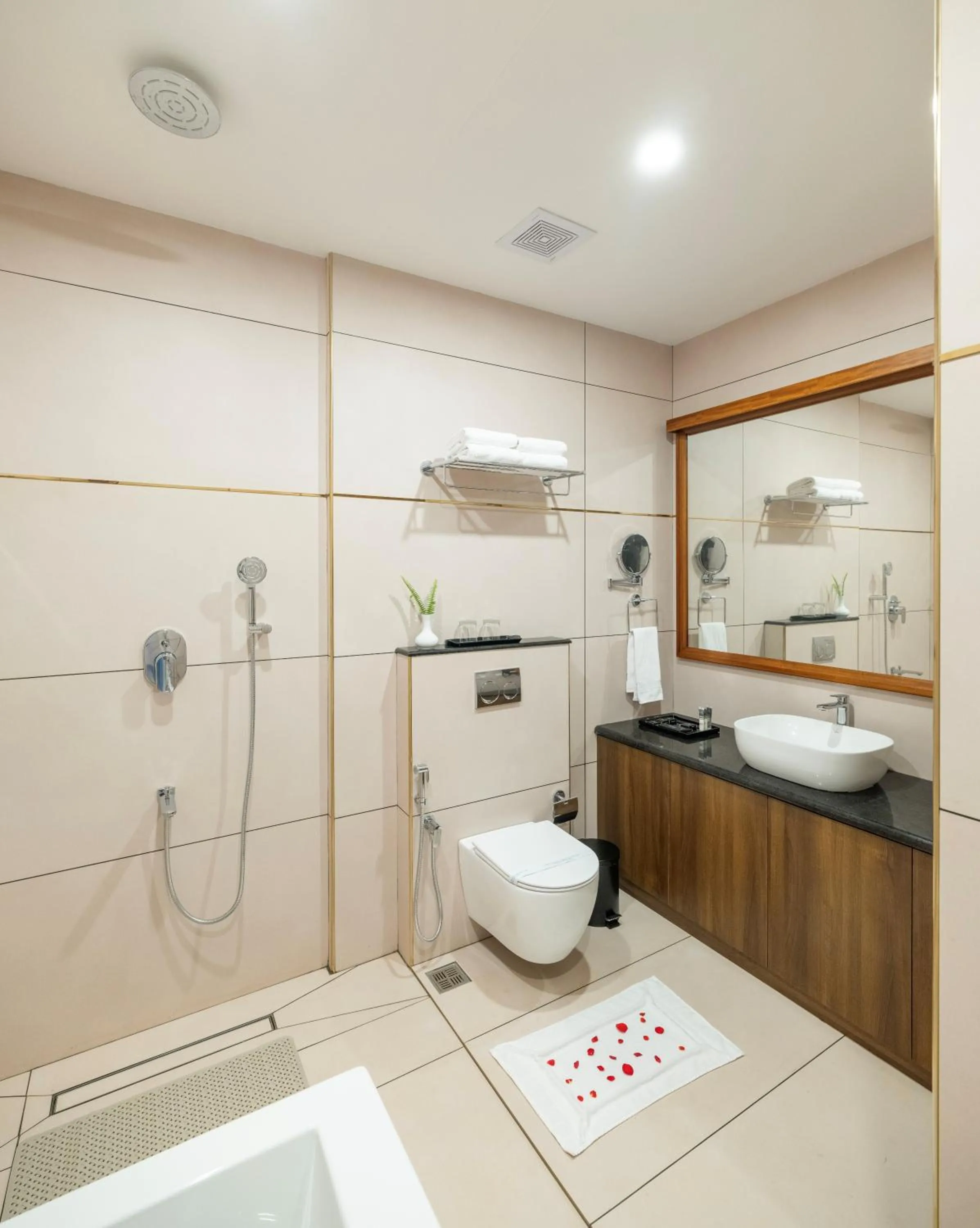 Shower in The Feel Munnar Resort