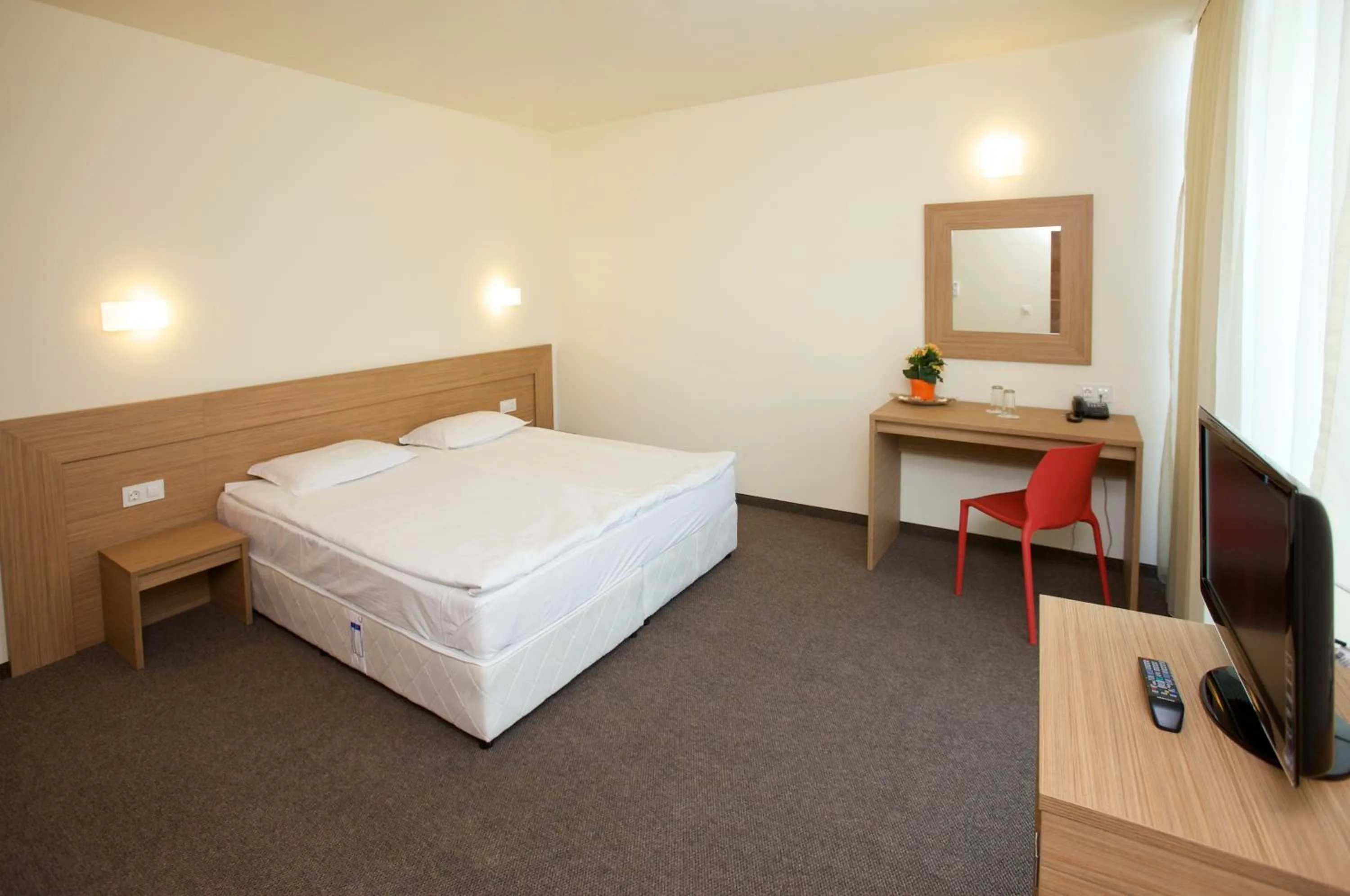 Photo of the whole room, Bed in Jeravi Club Hotel - All Inclusive