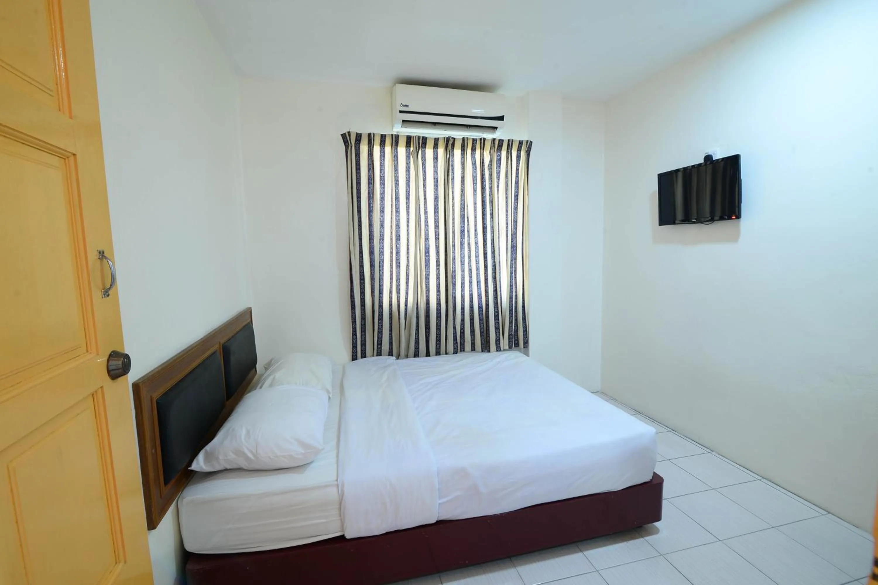 Photo of the whole room, Bed in Mersing Hotel