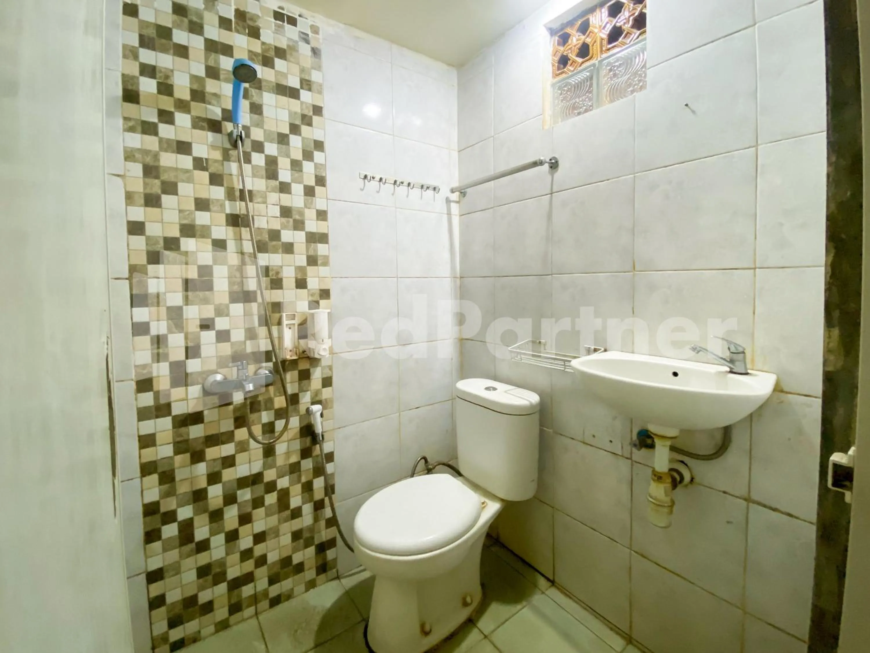 Bathroom in Audah Guesthouse Syariah RedPartner