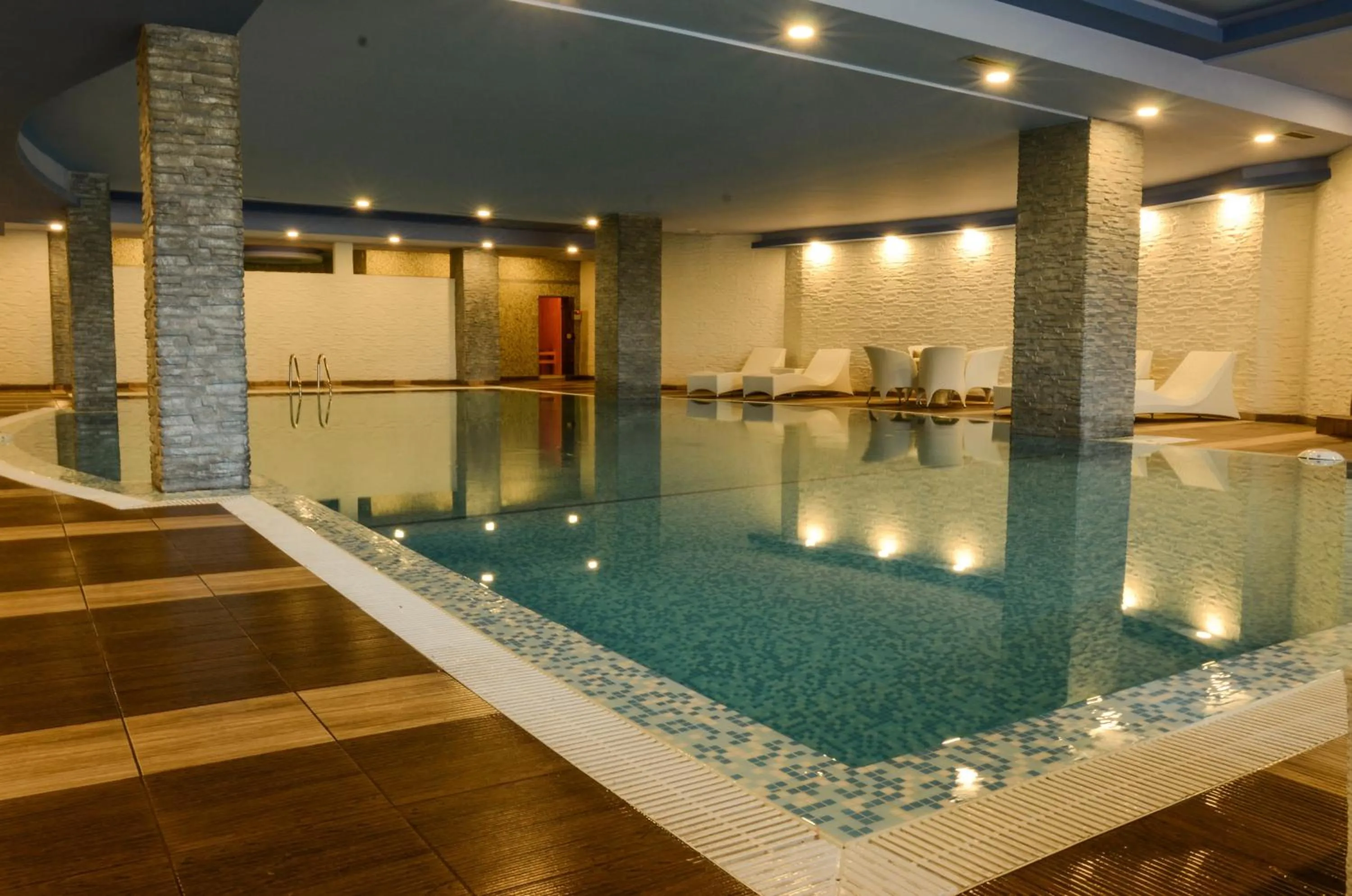 Swimming pool in Mirage Hotel - Struga