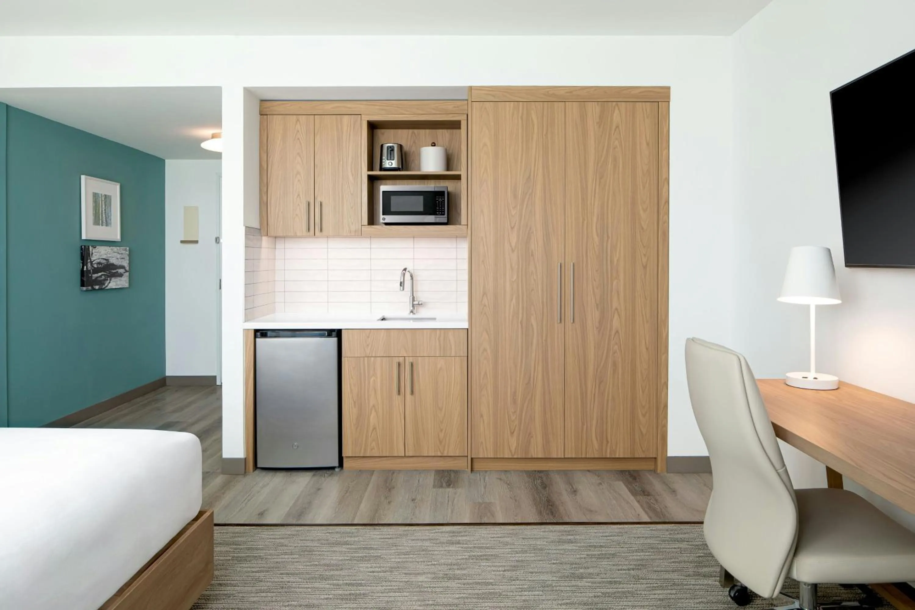 Photo of the whole room in Element Opelika Auburn