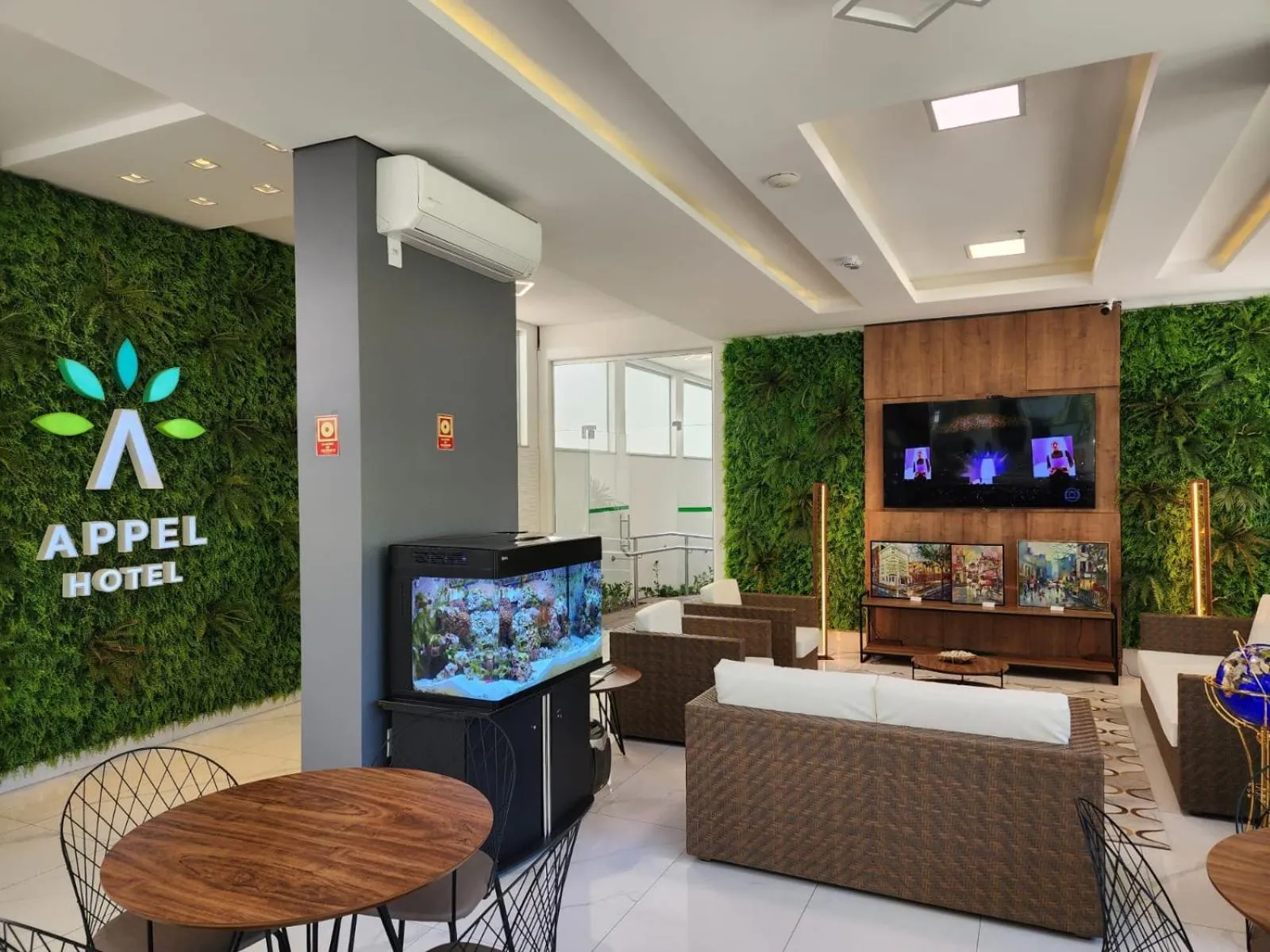 Communal lounge/ TV room in Hotel Appel