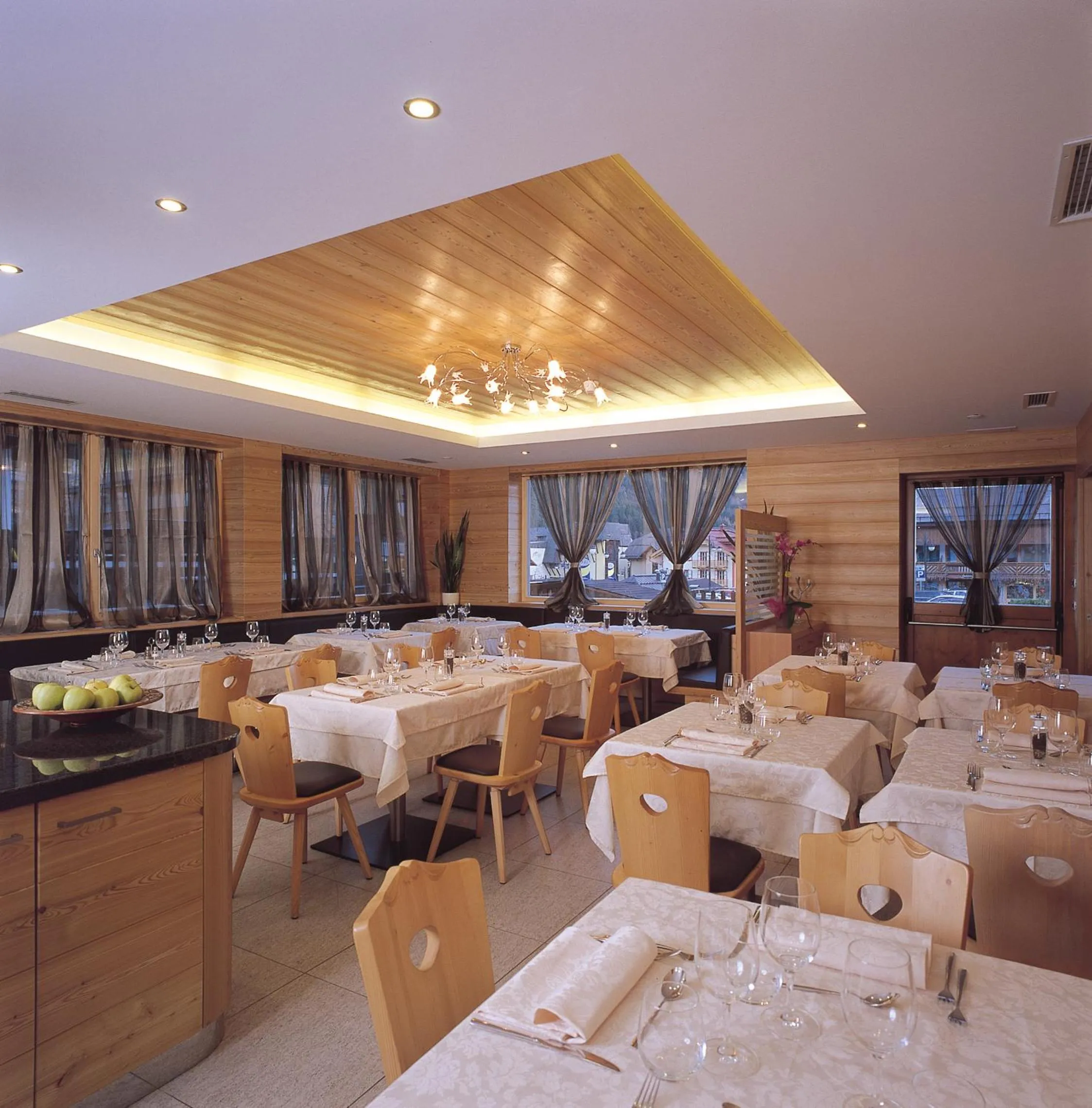 Restaurant/places to eat in Hotel Ariston ***S