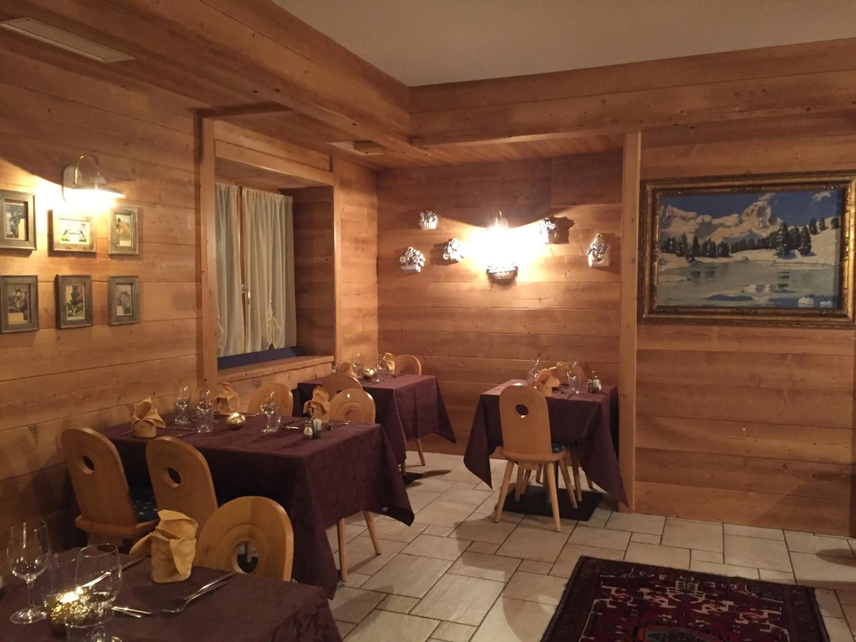 Restaurant/places to eat in Hotel Ariston ***S
