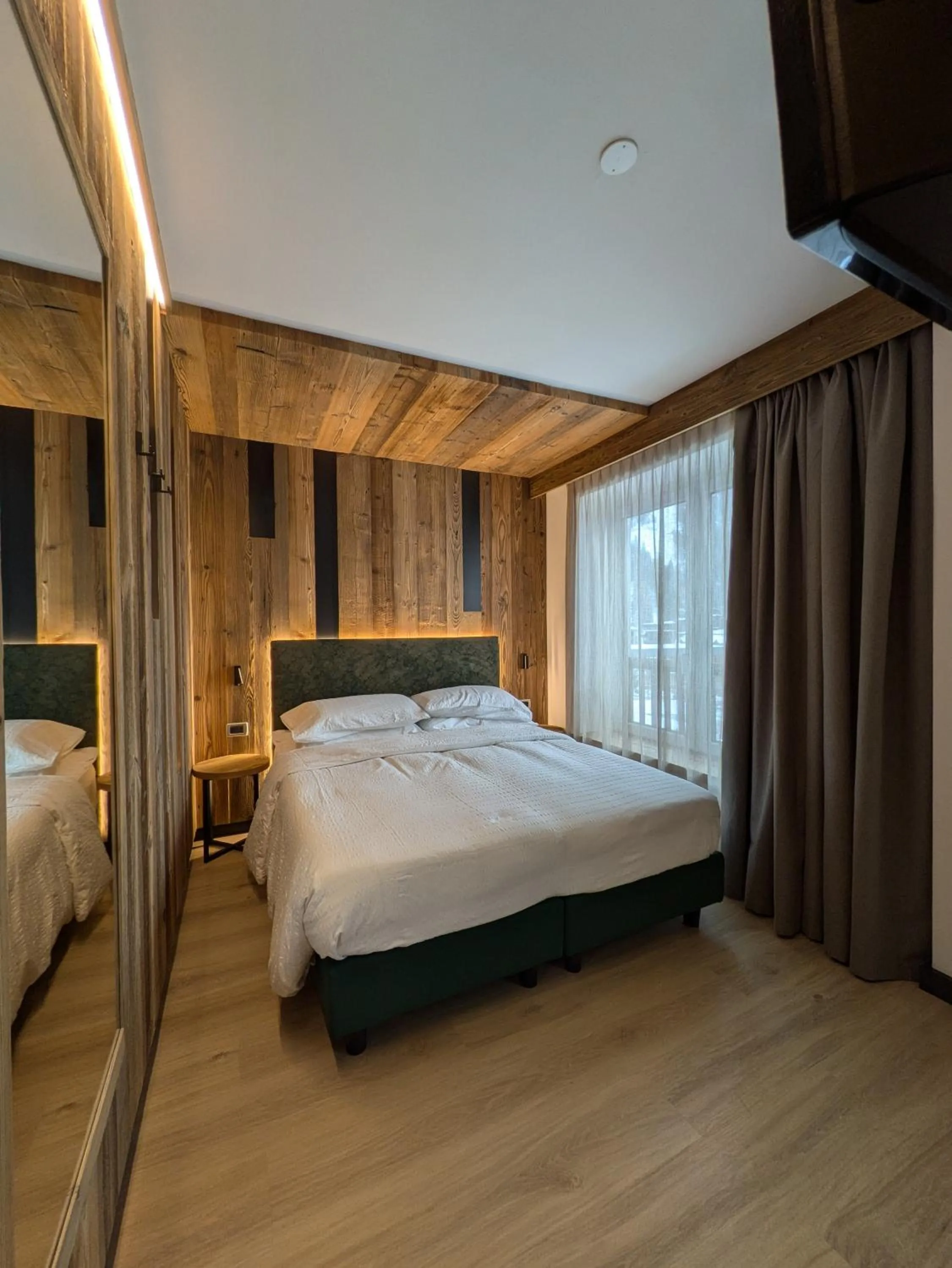 View (from property/room), Bed in Hotel Ariston ***S