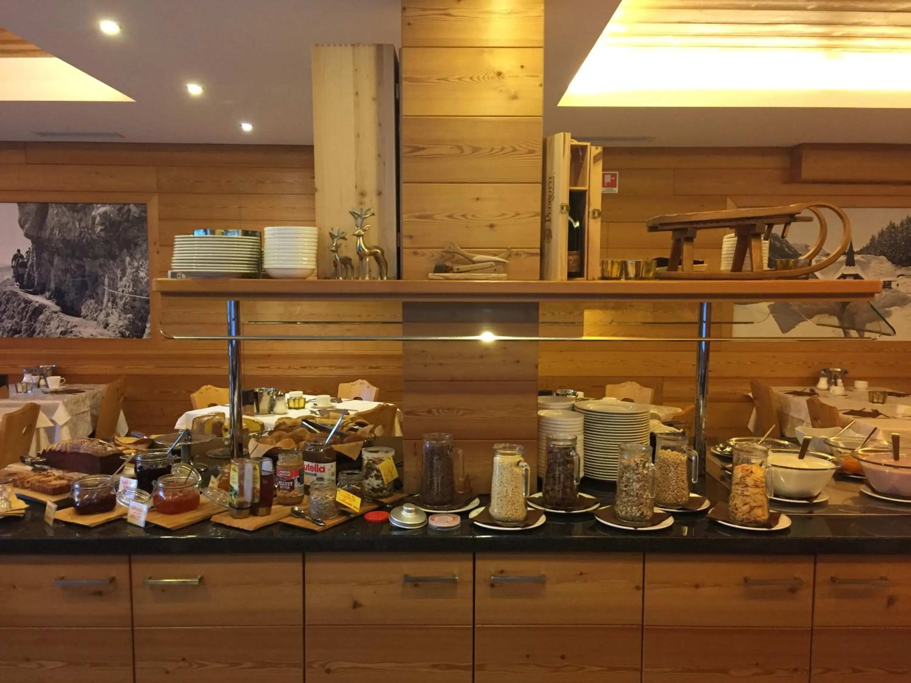 Restaurant/places to eat in Hotel Ariston ***S