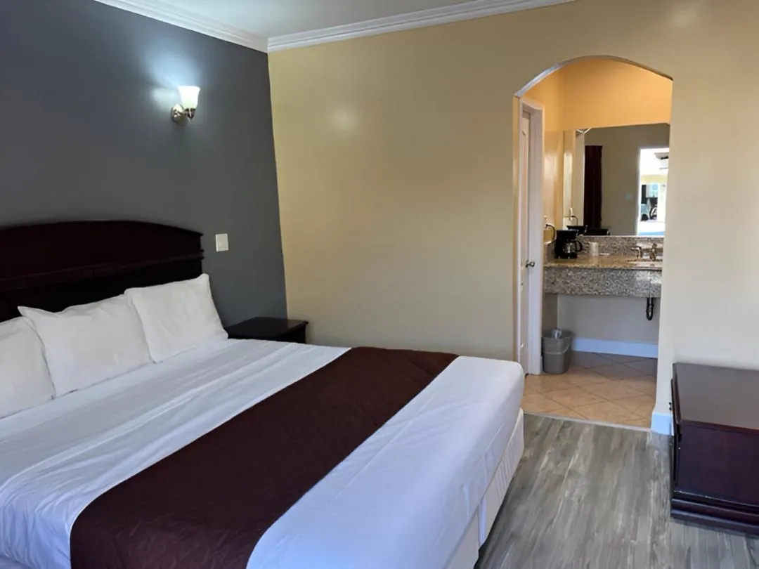 King Suite in Carlton Motor Lodge