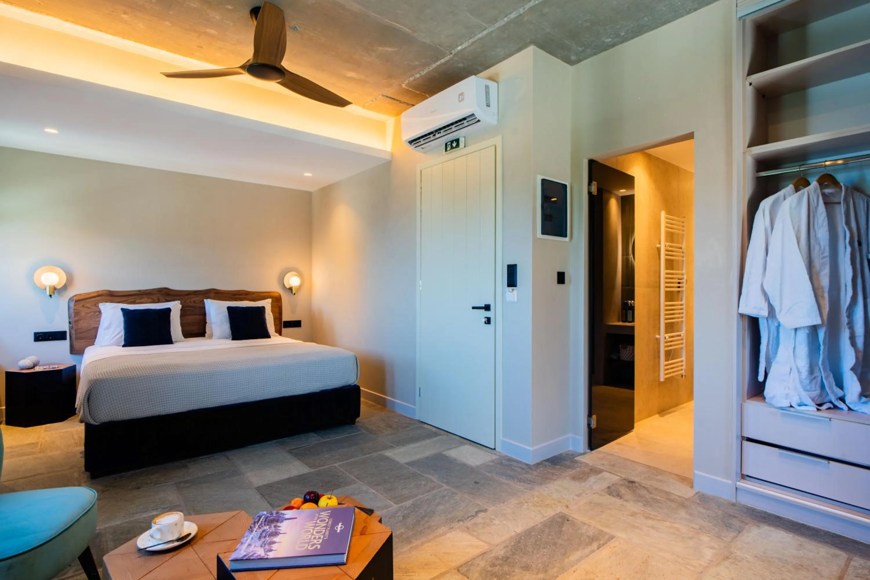 Photo of the whole room, Bed in 12 Months Resort & Spa