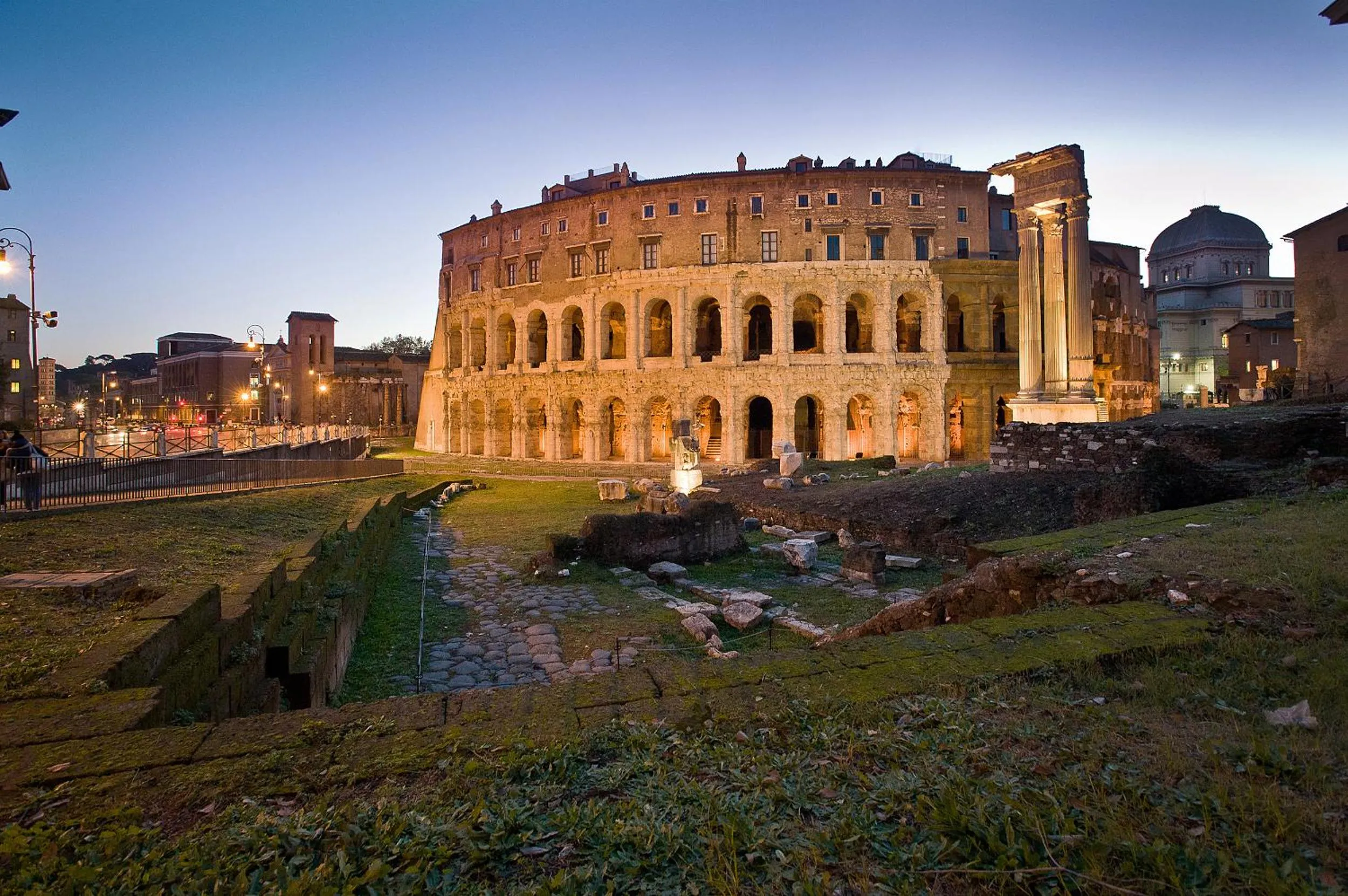 Property building in Casa Montani